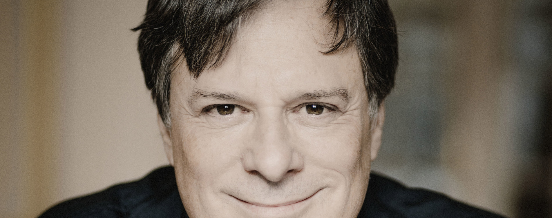 Model.HeaderVisualTitle