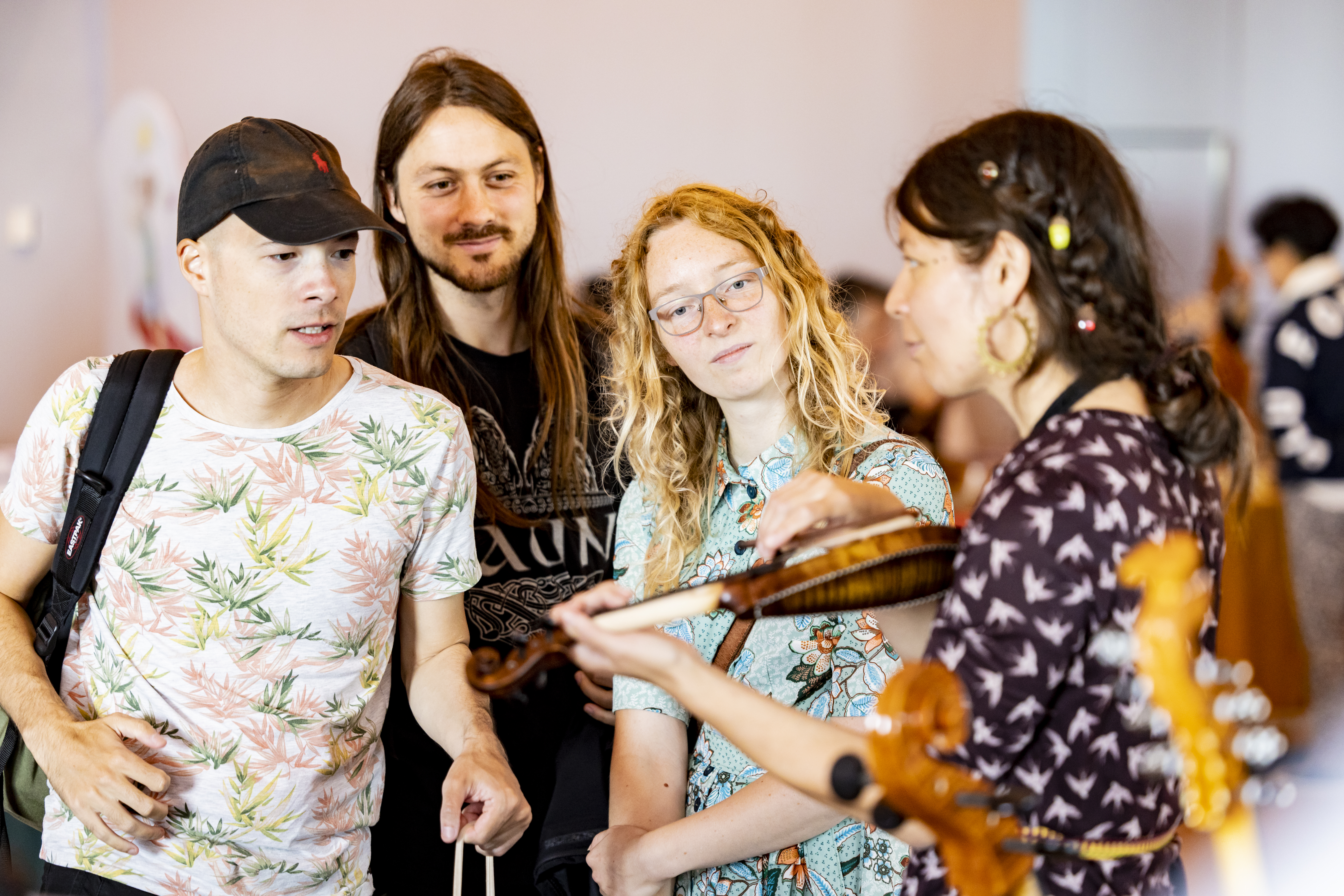 Model.HeaderVisualTitle