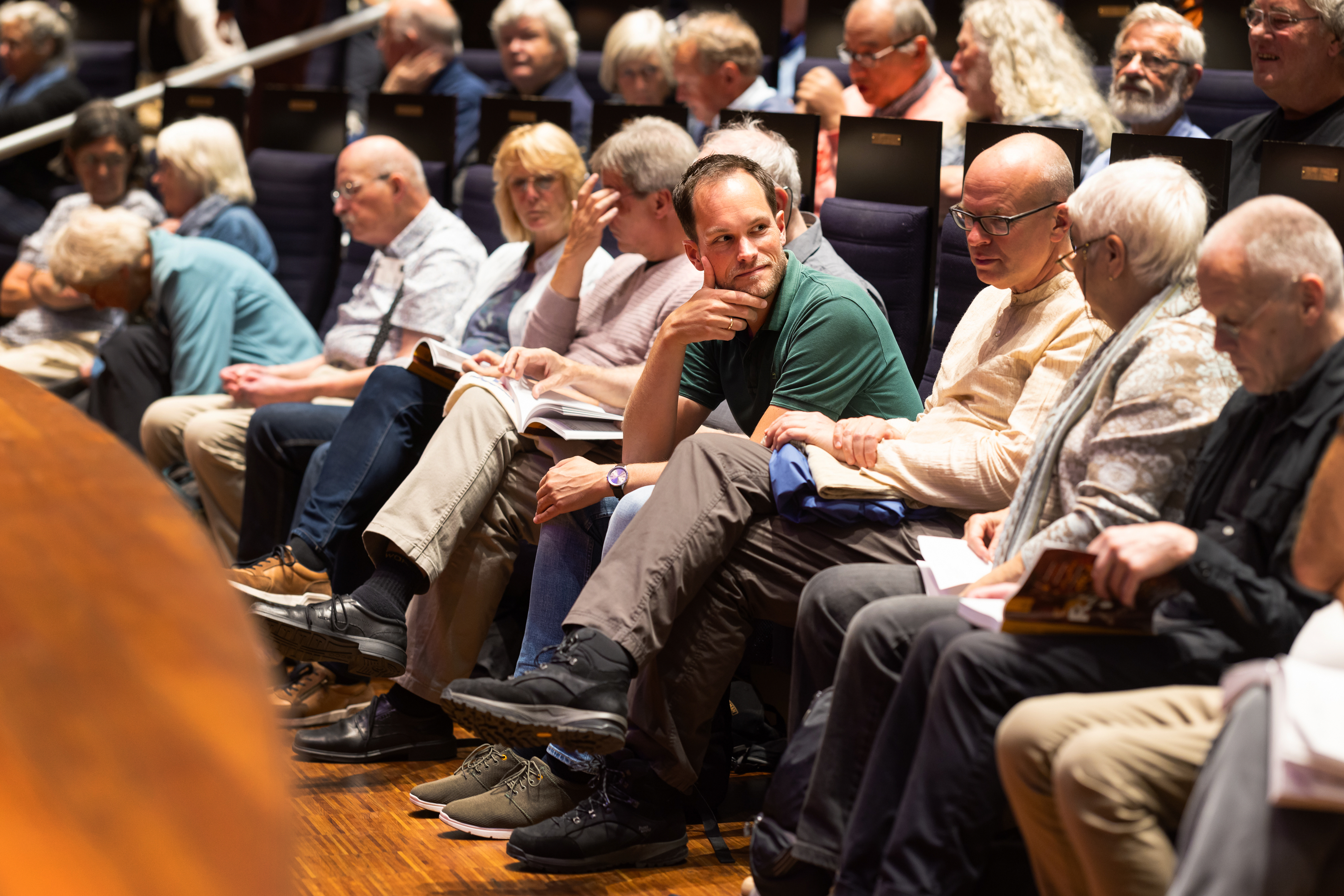 Model.HeaderVisualTitle