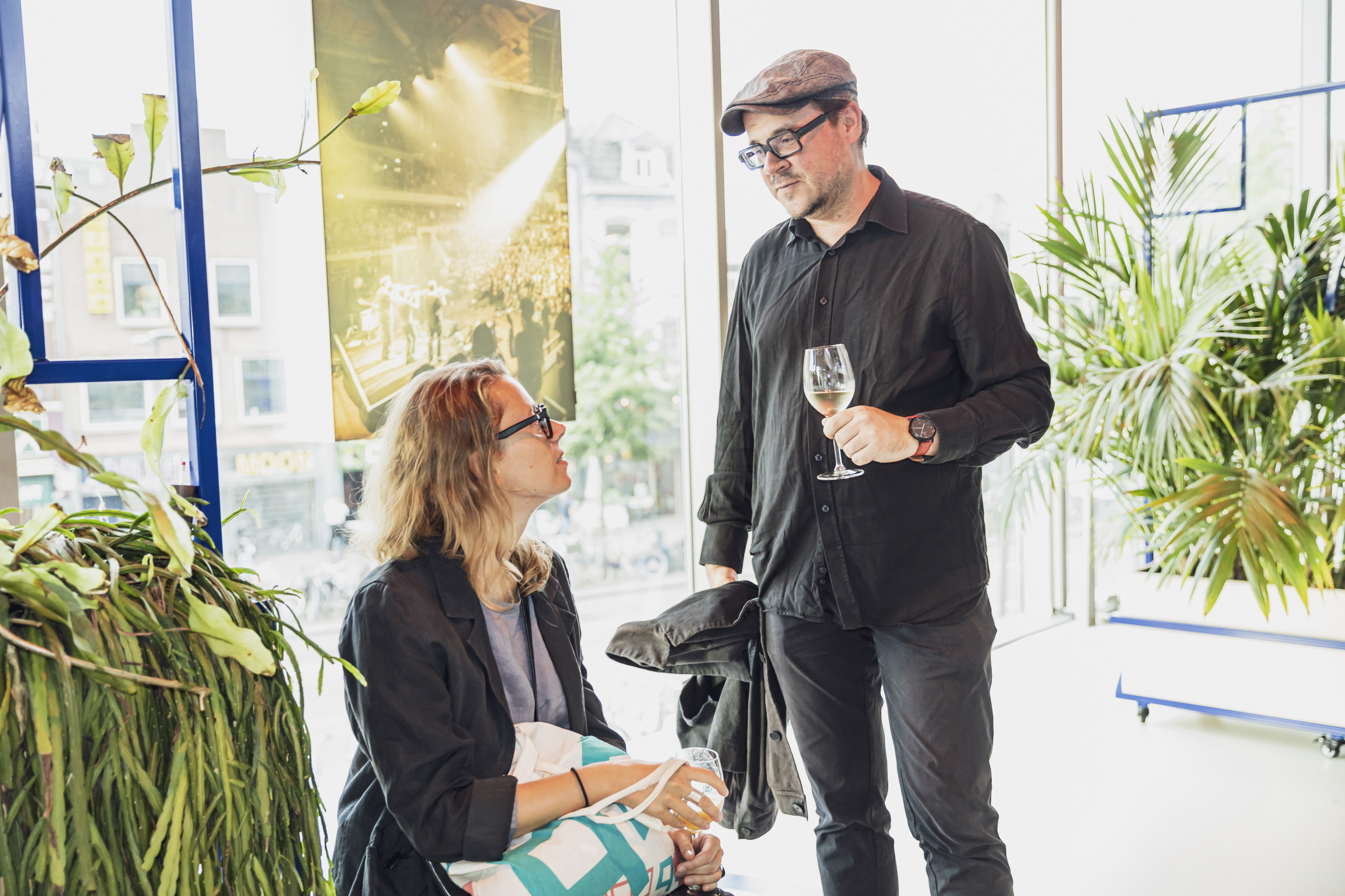 Model.HeaderVisualTitle