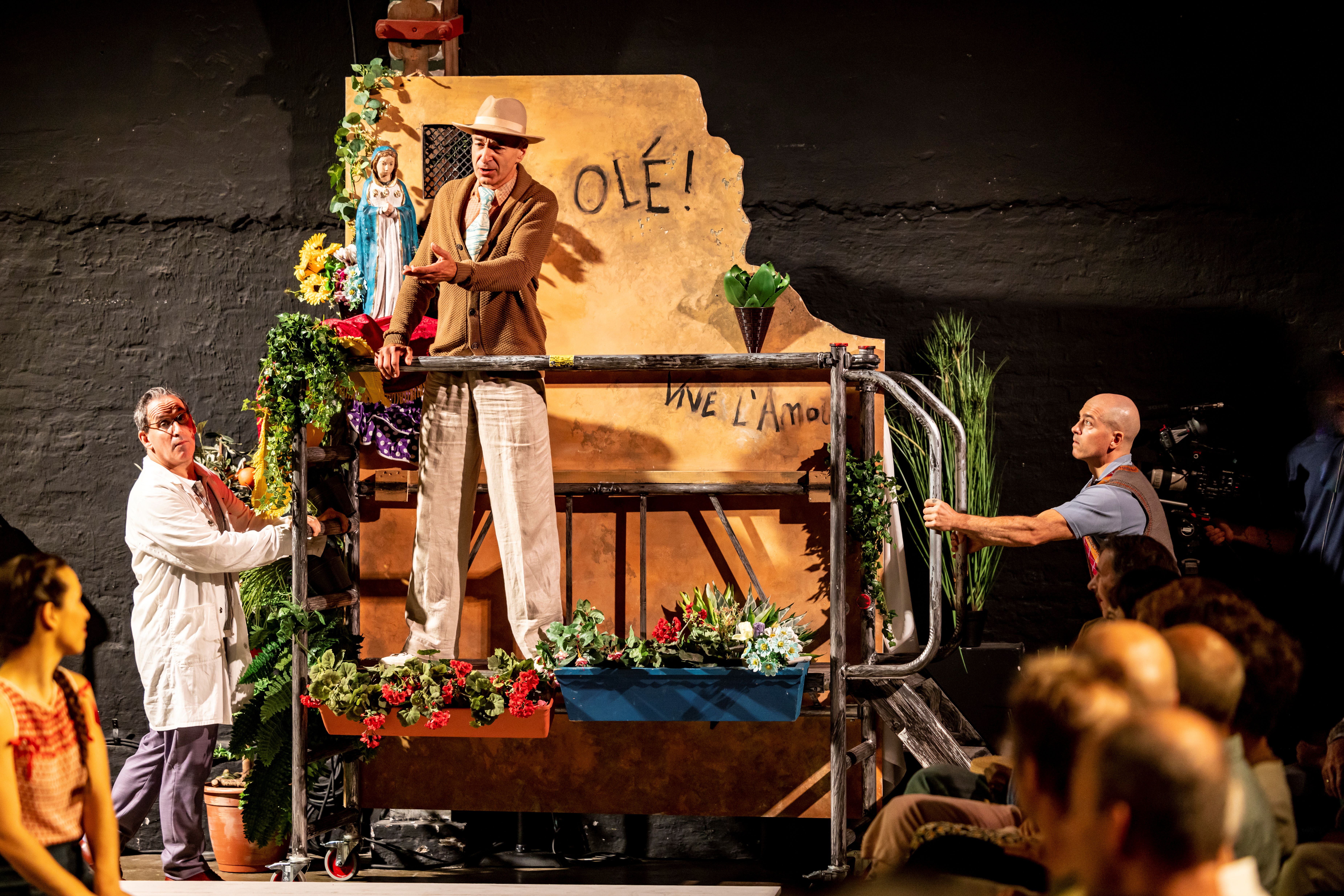 Model.HeaderVisualTitle