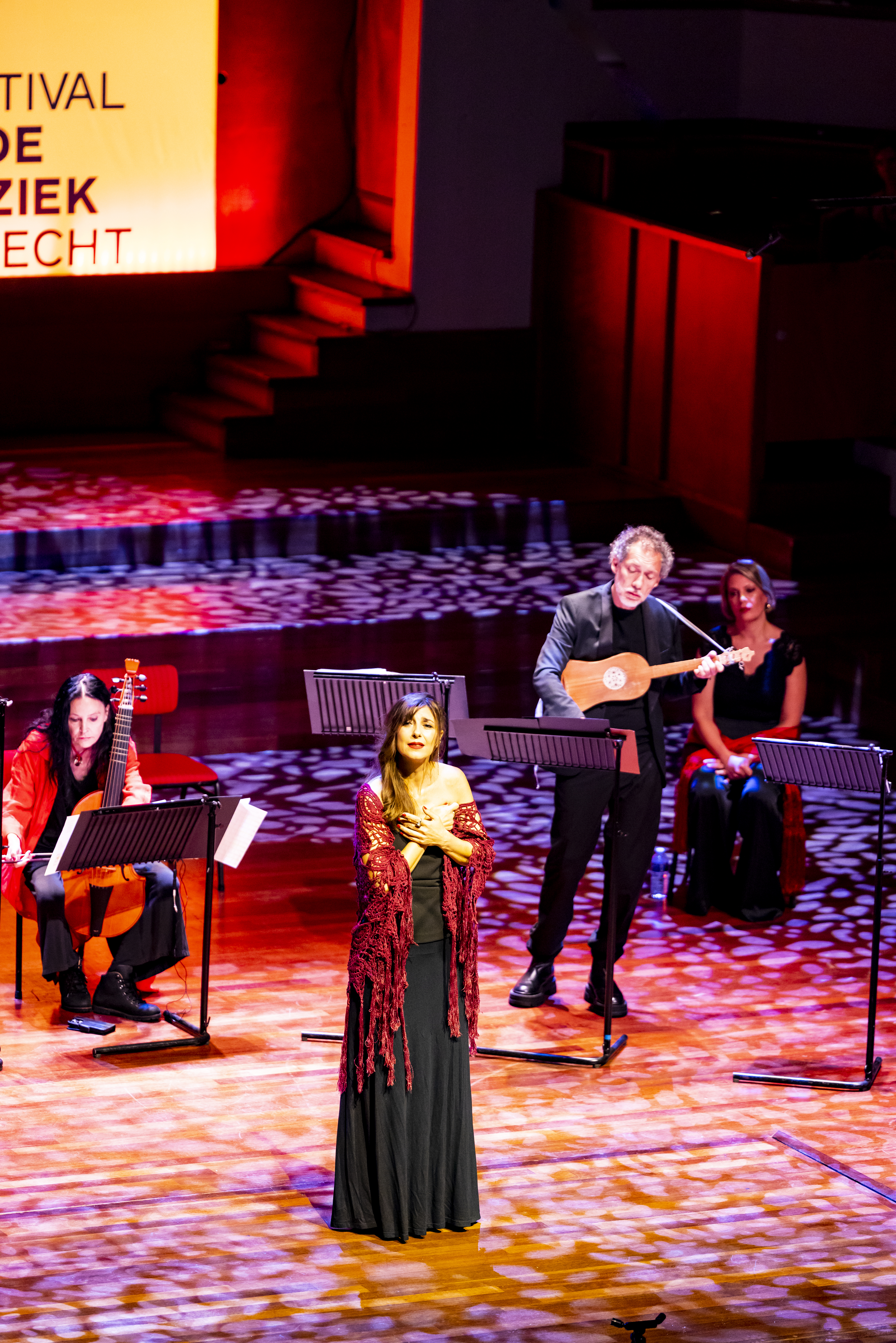 Model.HeaderVisualTitle