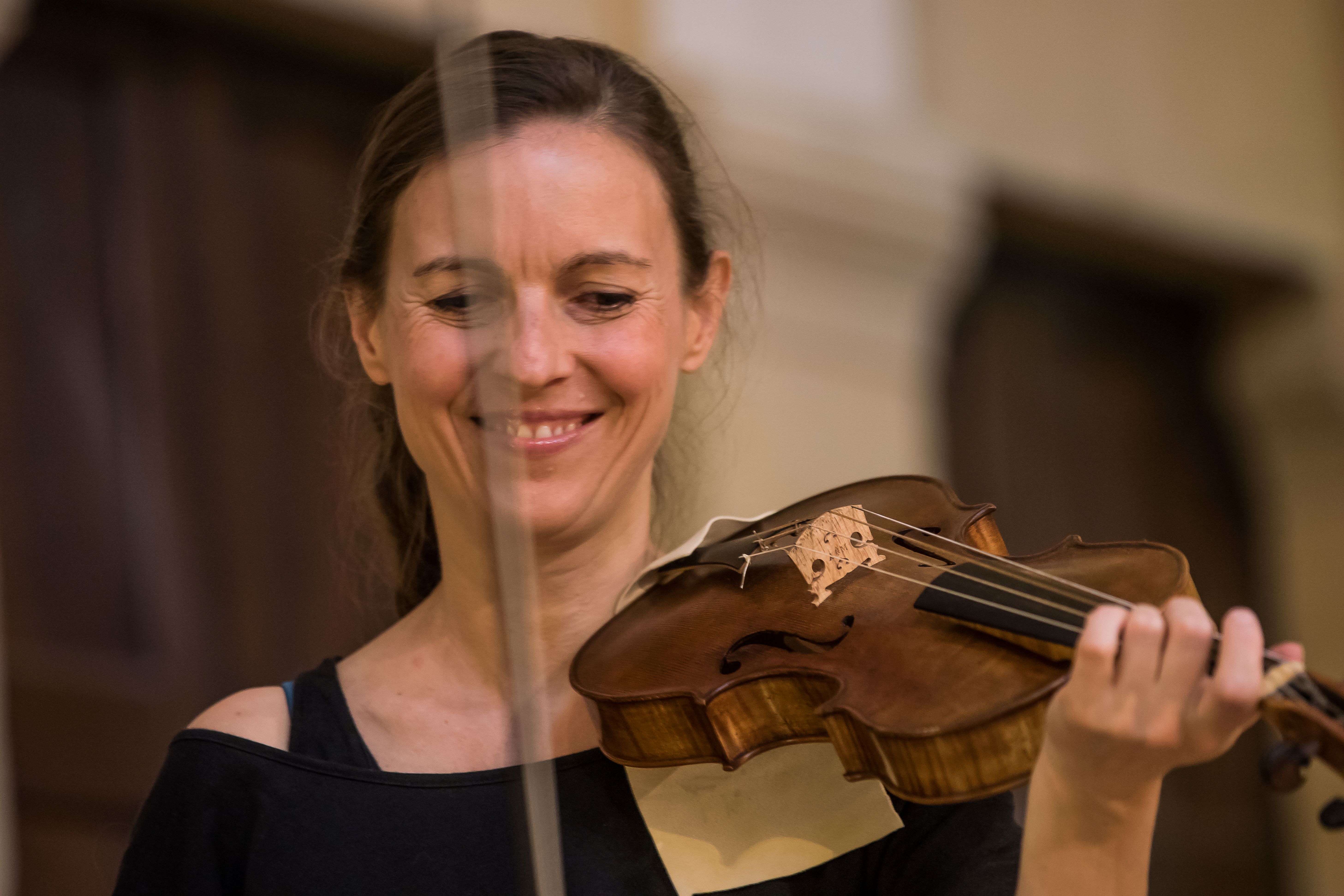 Model.HeaderVisualTitle