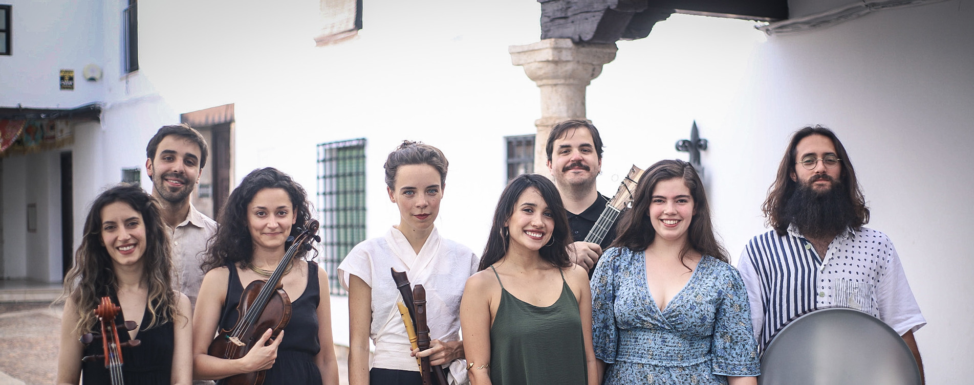 Model.HeaderVisualTitle