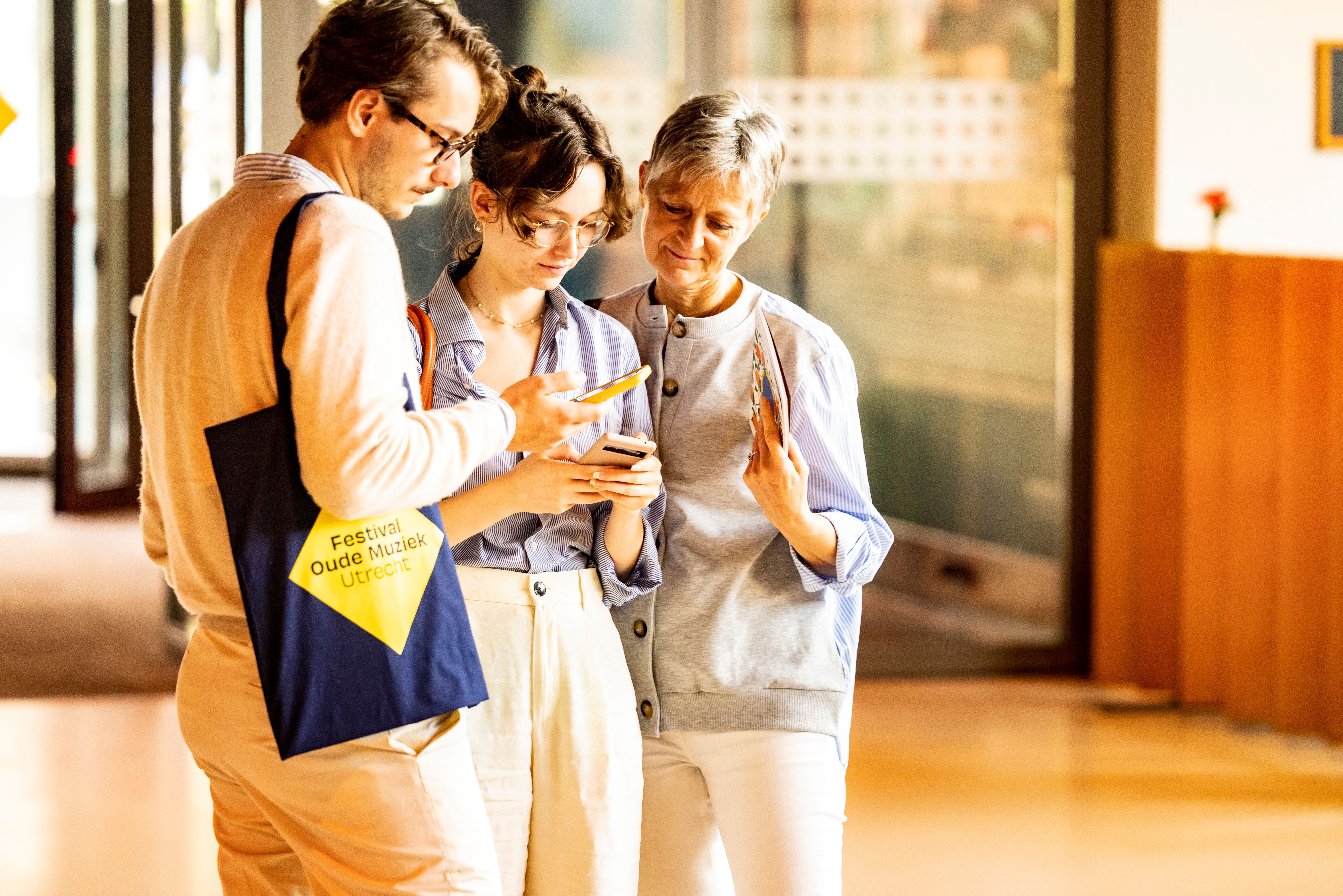 Model.HeaderVisualTitle