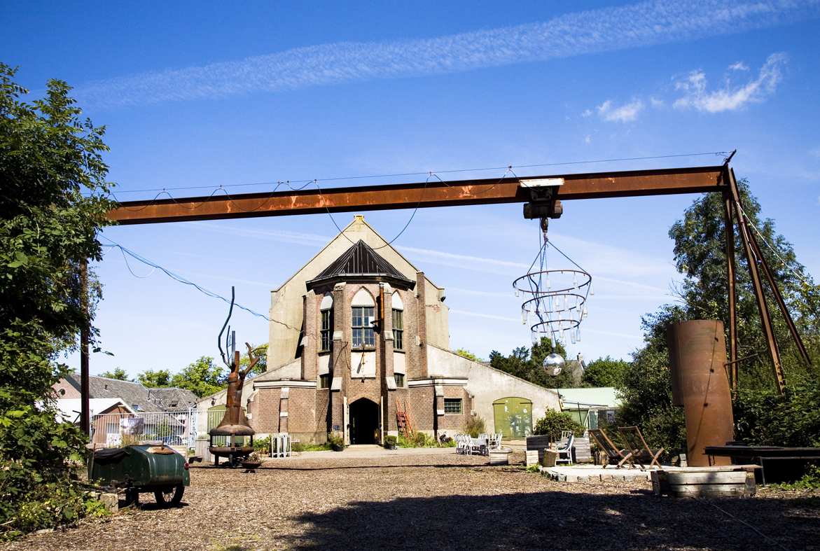 Model.HeaderVisualTitle