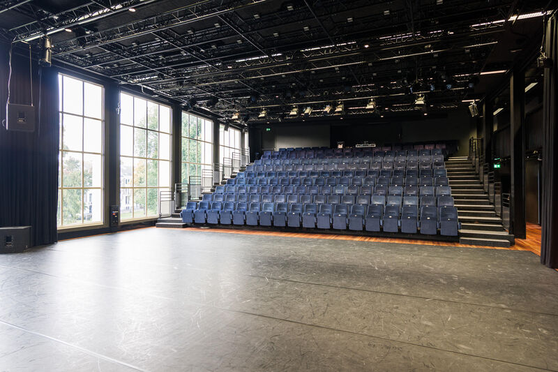 Model.HeaderVisualTitle