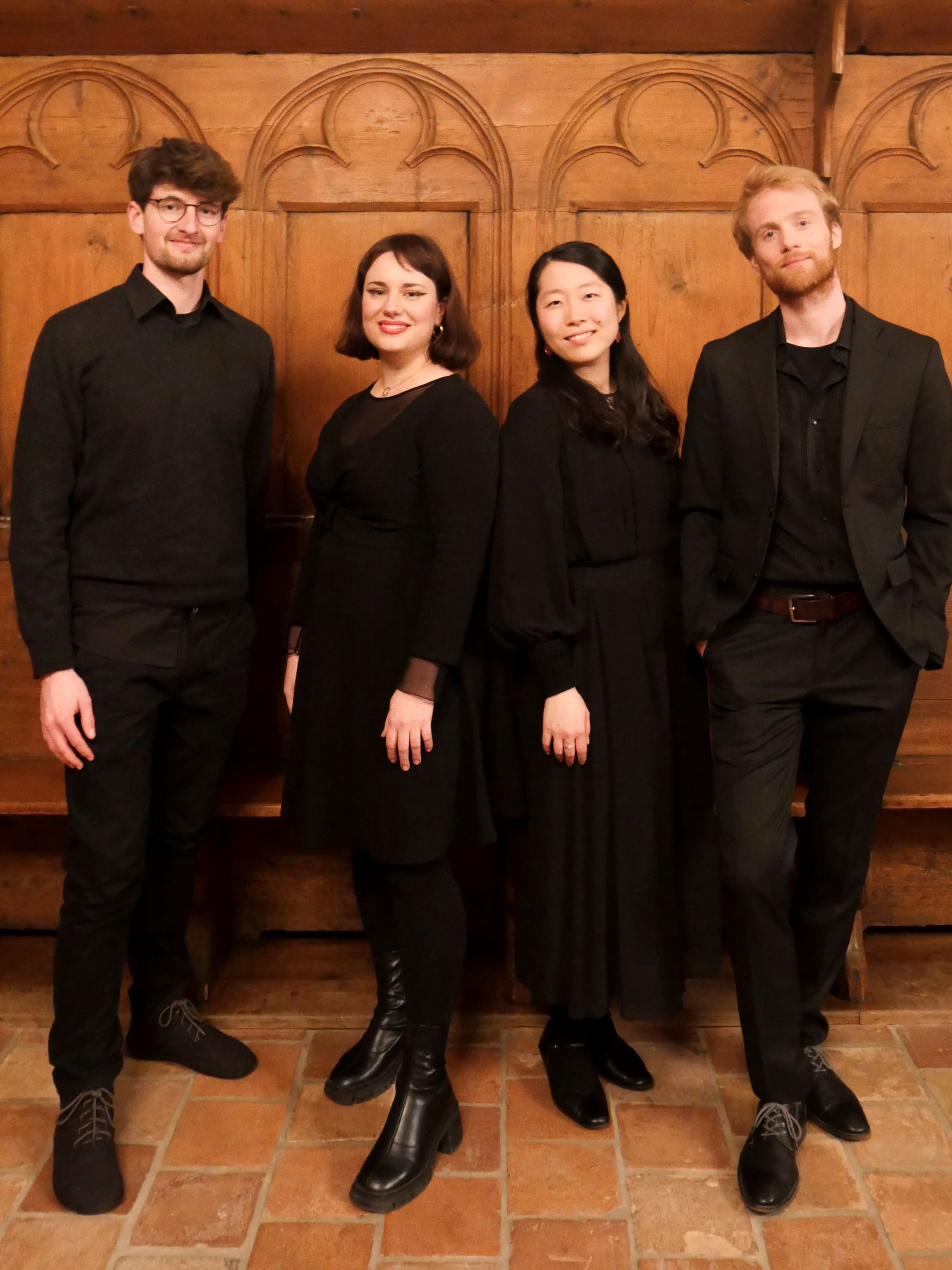 Model.HeaderVisualTitle