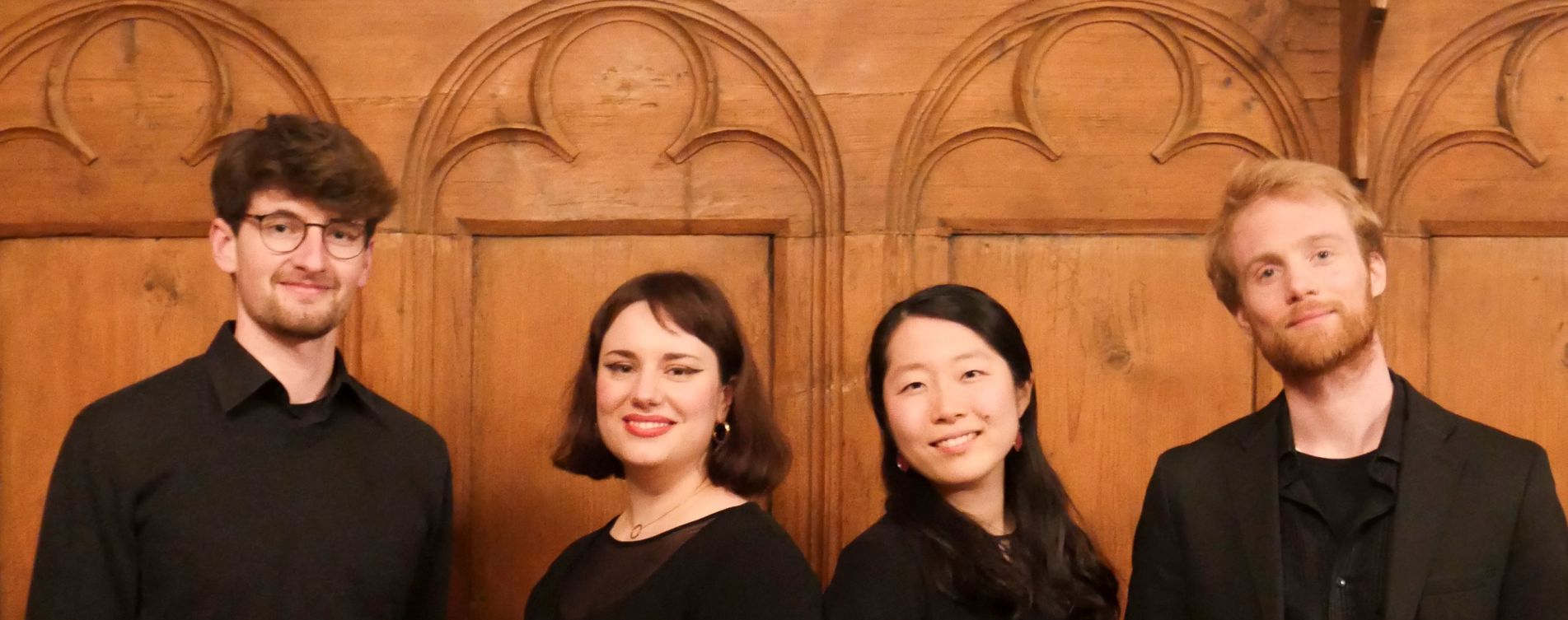 Model.HeaderVisualTitle