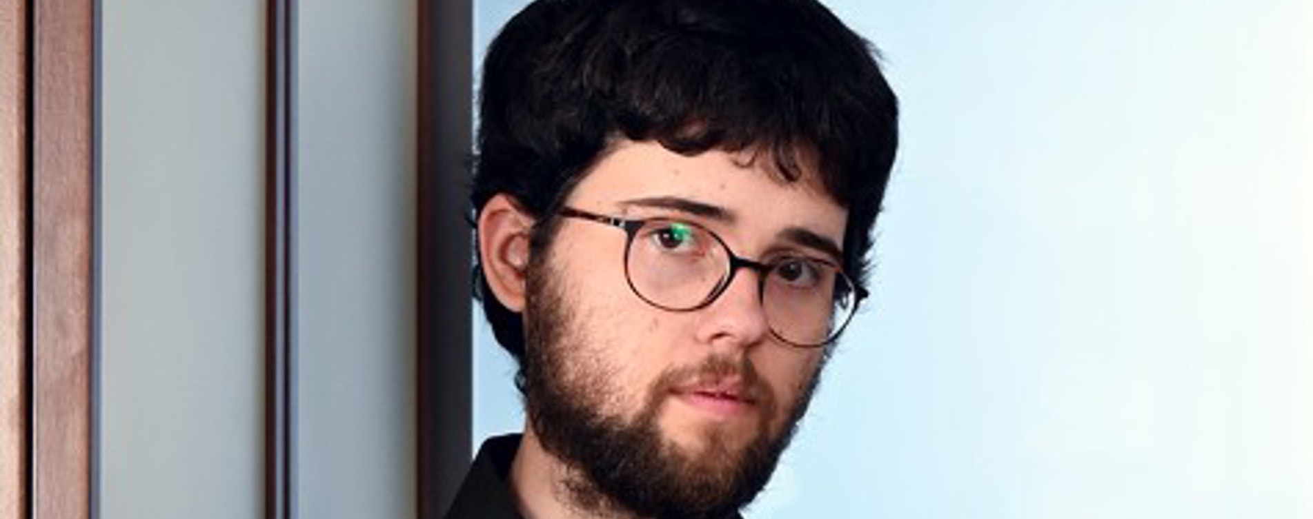 Model.HeaderVisualTitle