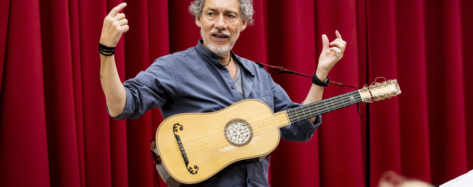 Model.HeaderVisualTitle