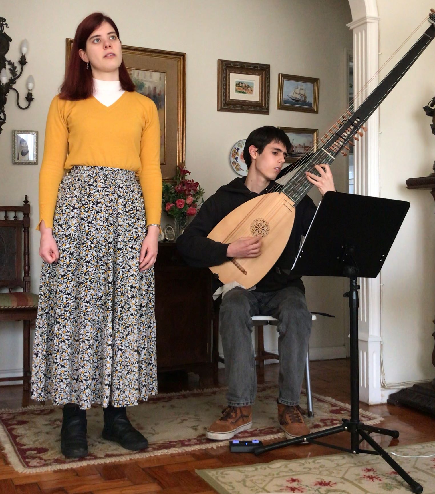 Model.HeaderVisualTitle