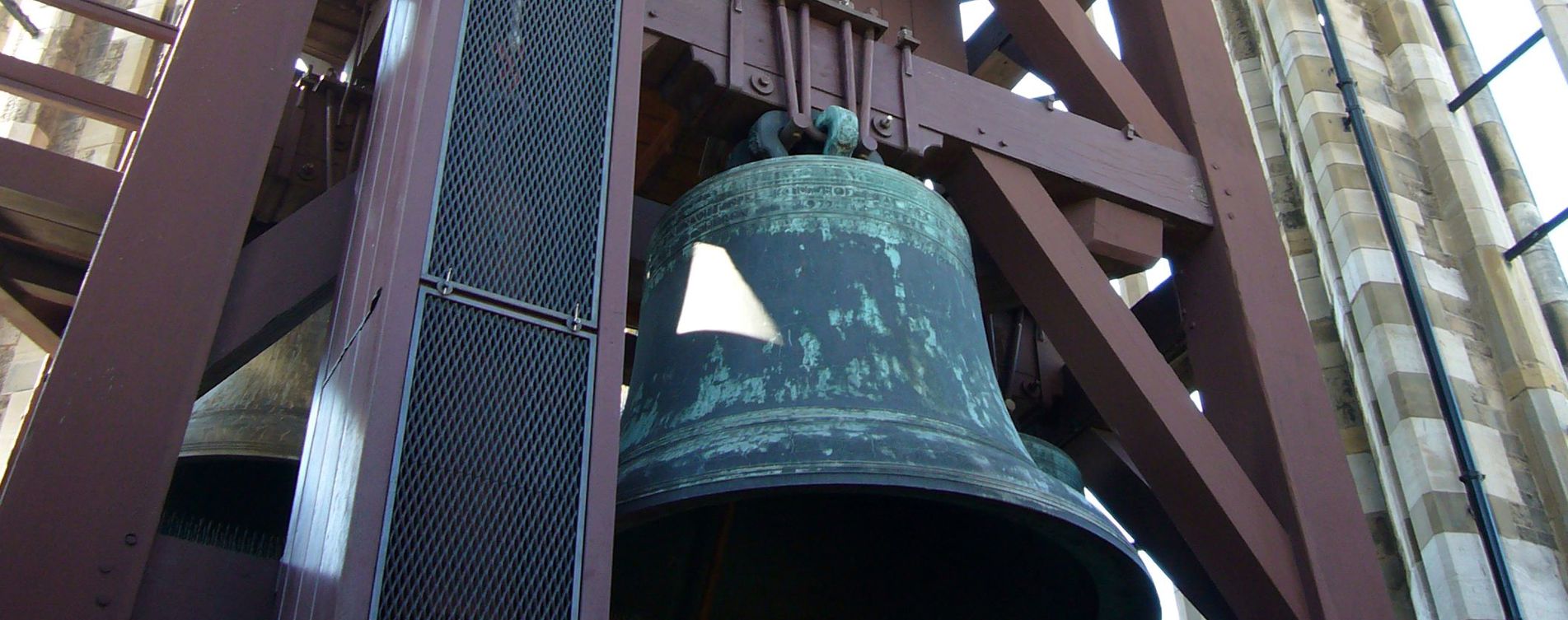 Model.HeaderVisualTitle