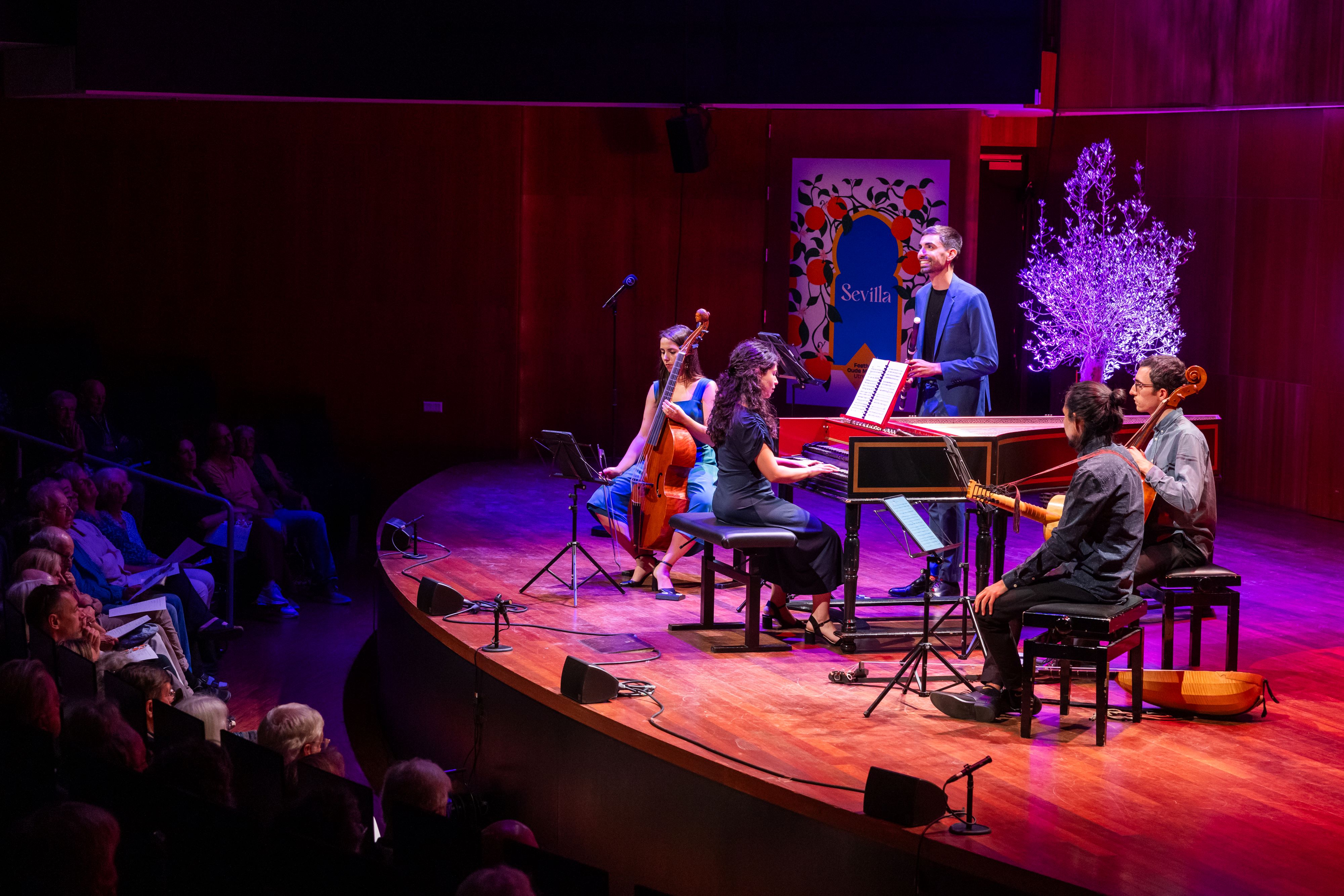 Model.HeaderVisualTitle