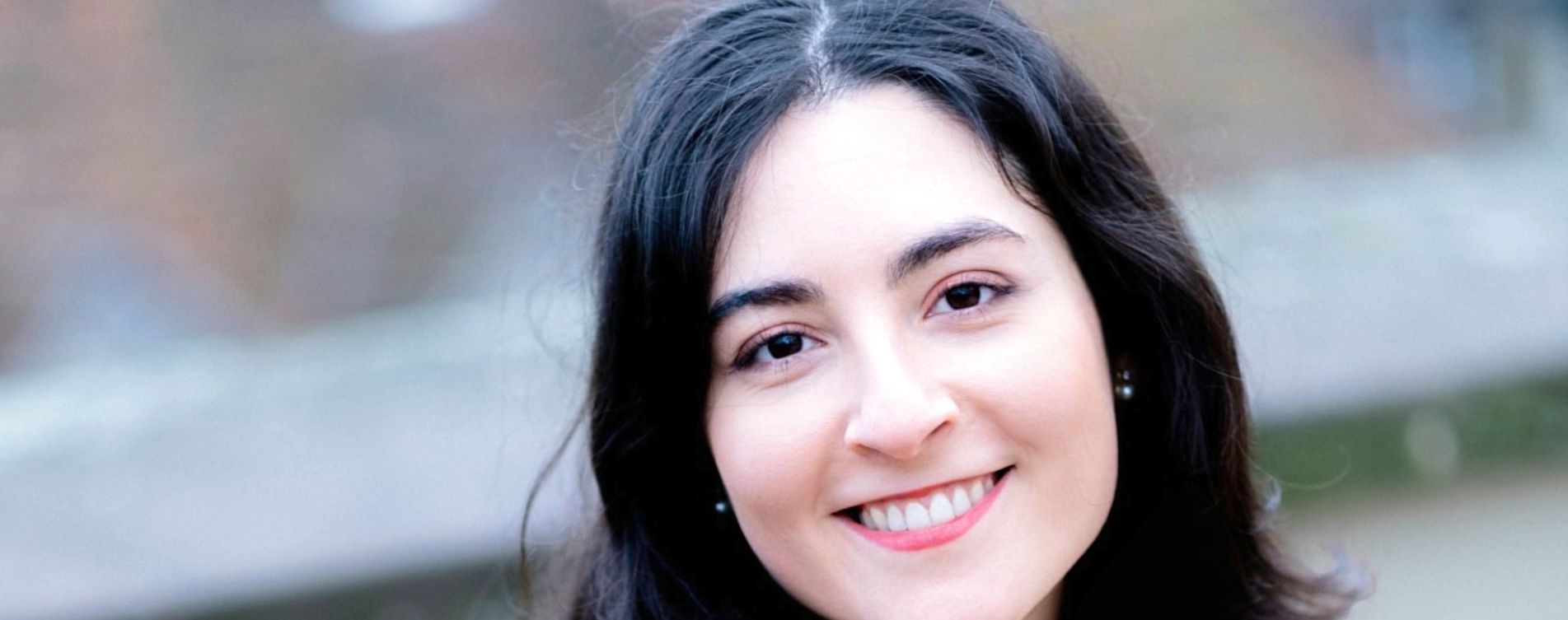 Model.HeaderVisualTitle