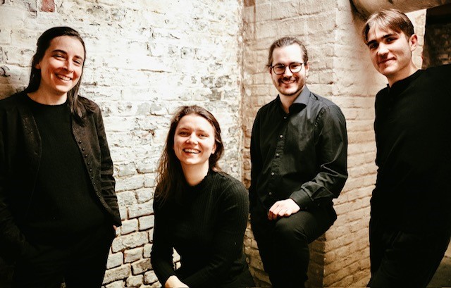 Model.HeaderVisualTitle