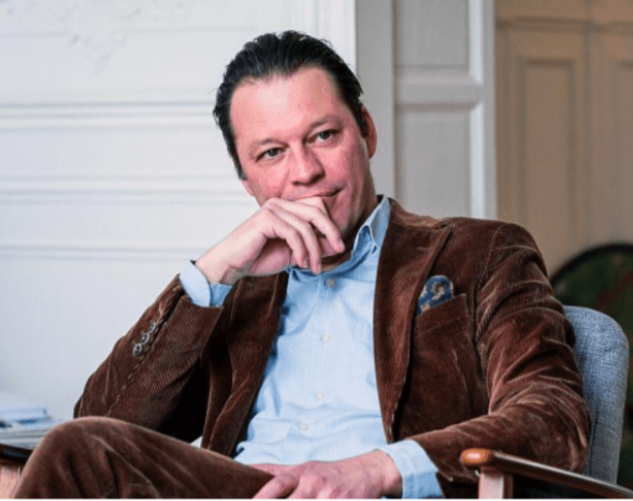 Model.HeaderVisualTitle