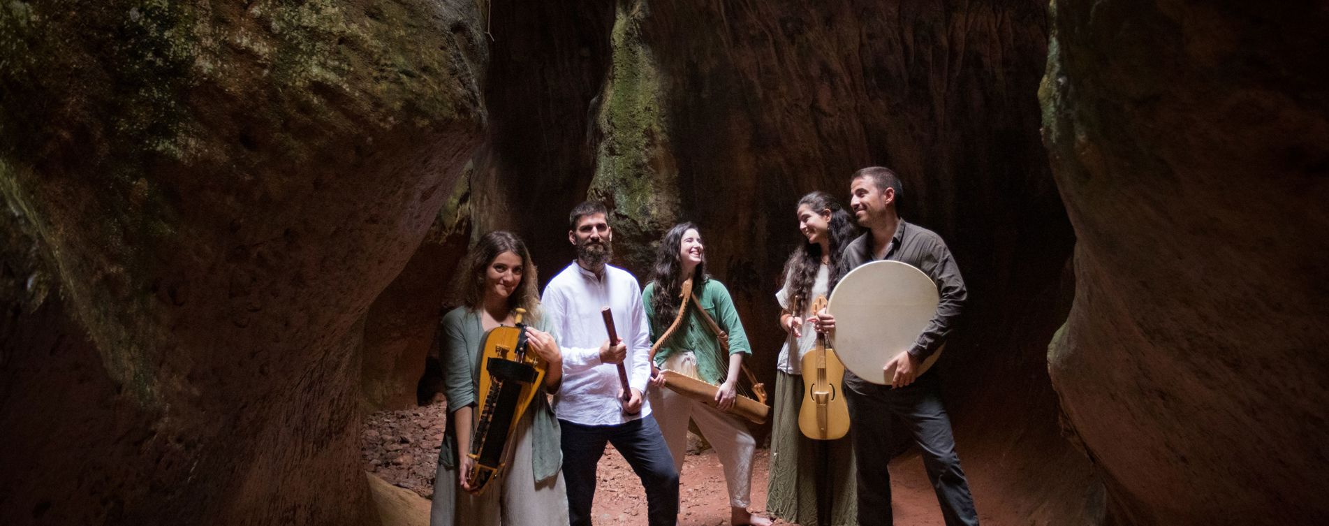 Model.HeaderVisualTitle