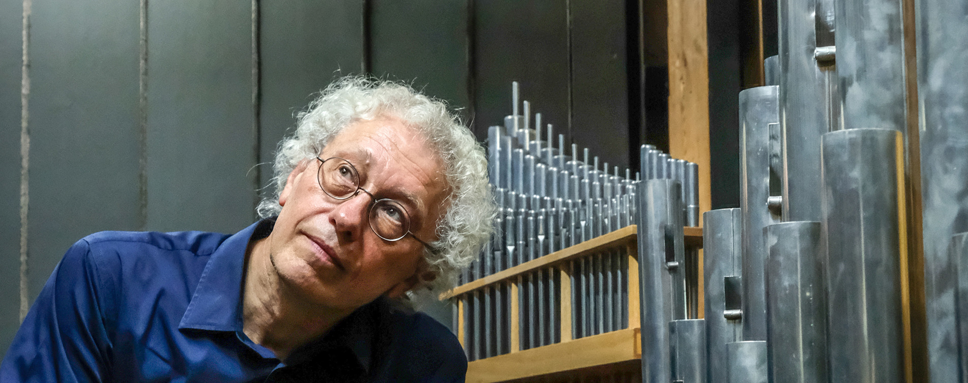 Model.HeaderVisualTitle