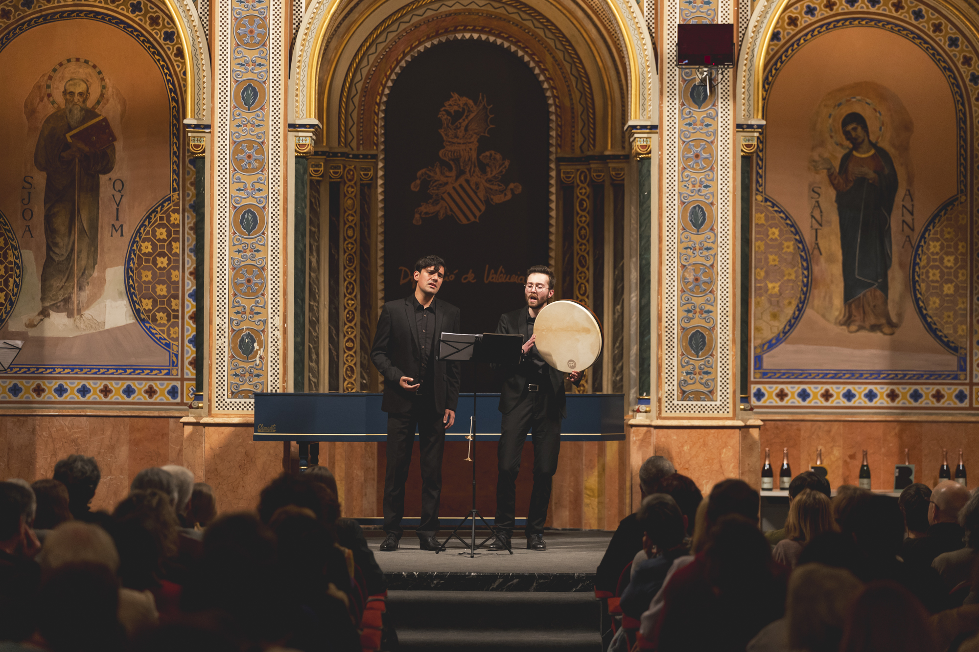 Model.HeaderVisualTitle