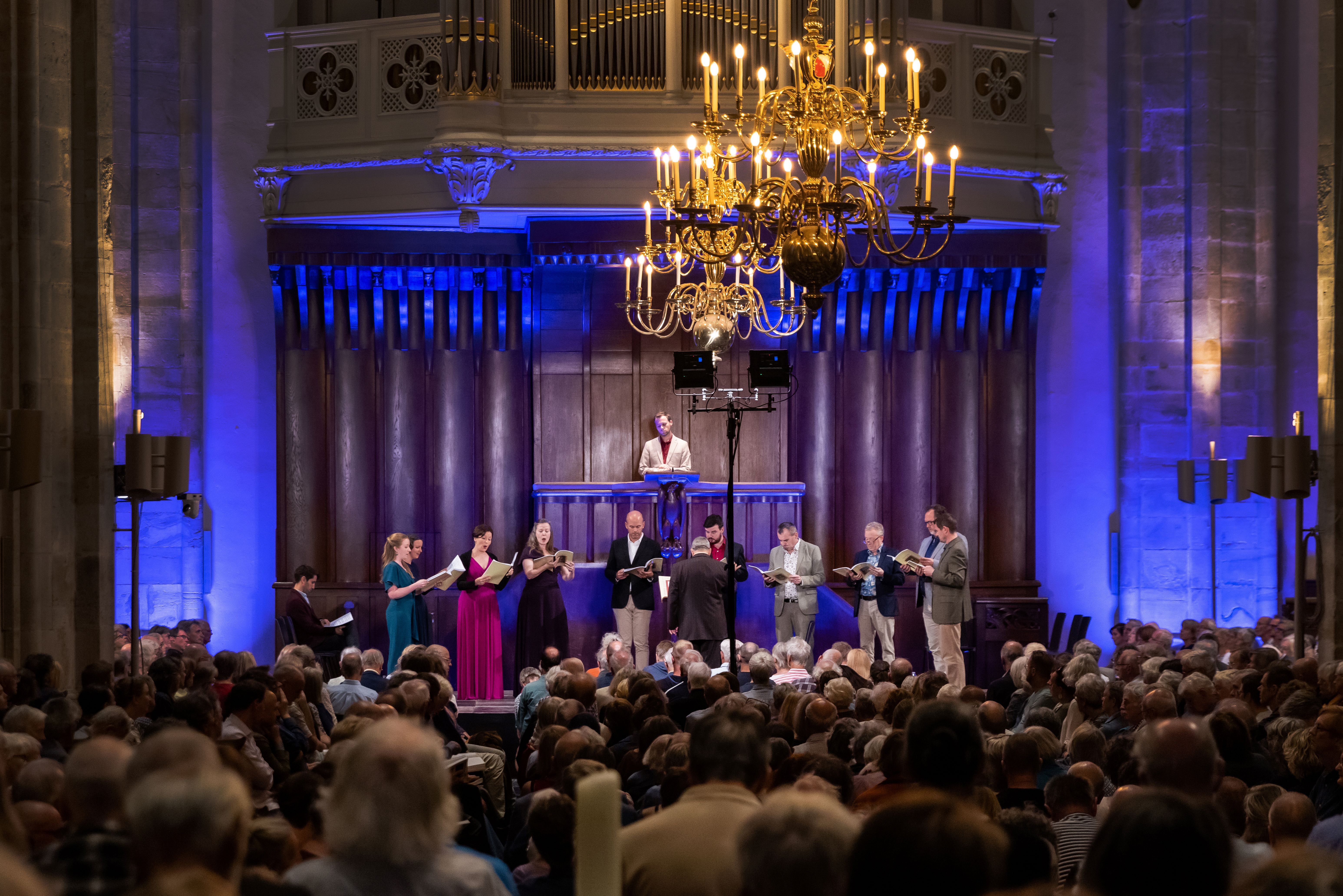 Model.HeaderVisualTitle