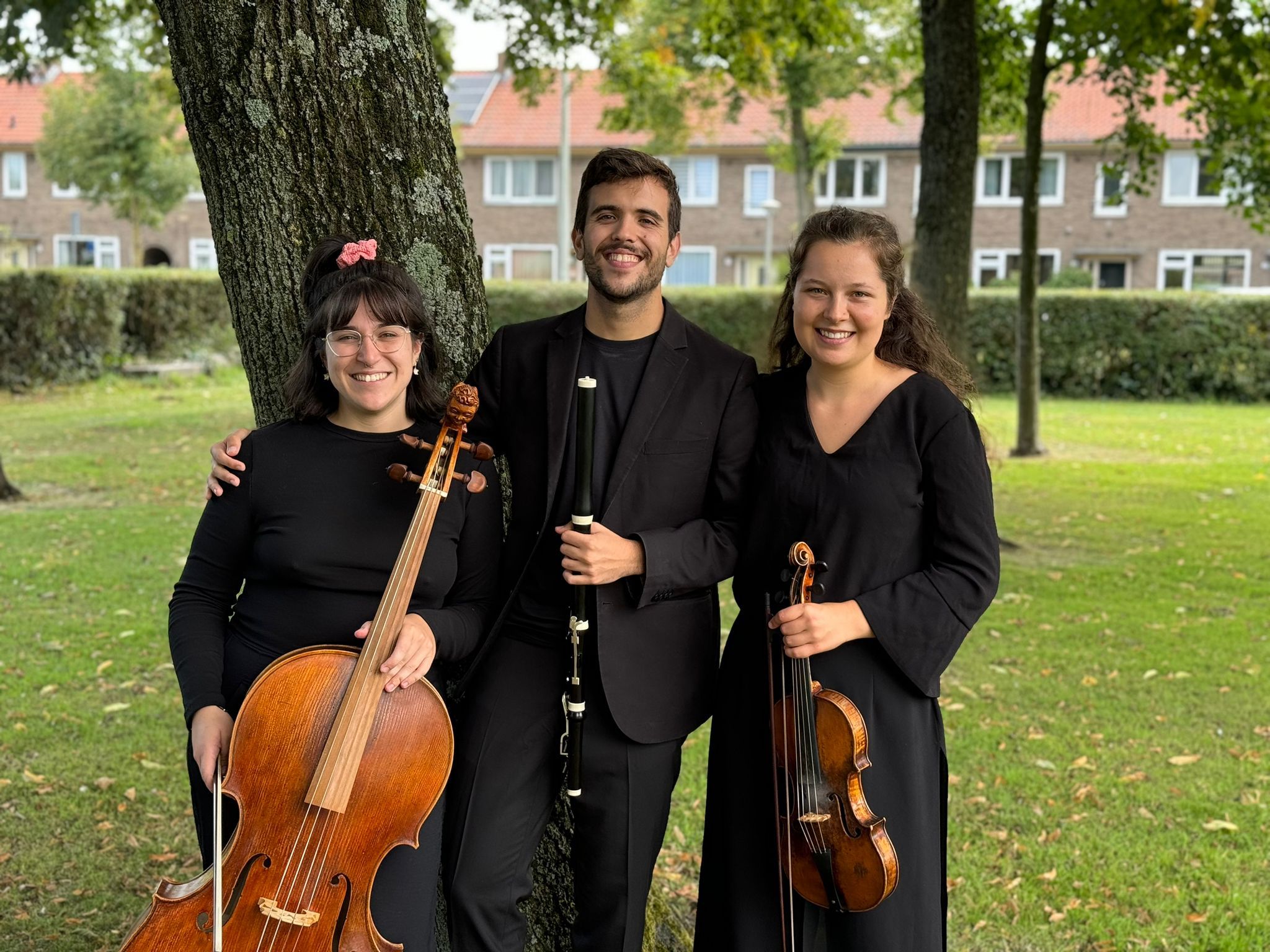 Model.HeaderVisualTitle