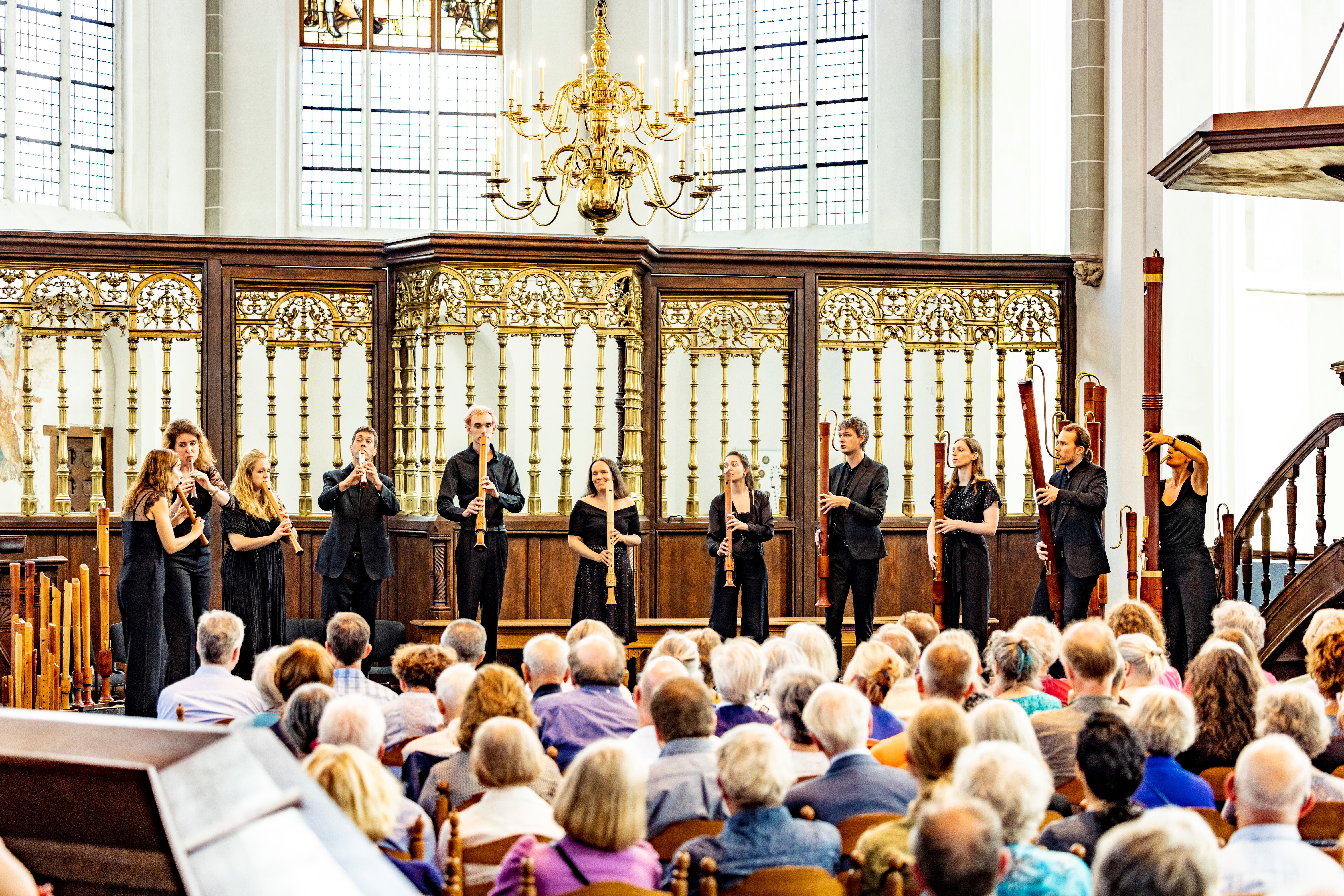 Model.HeaderVisualTitle