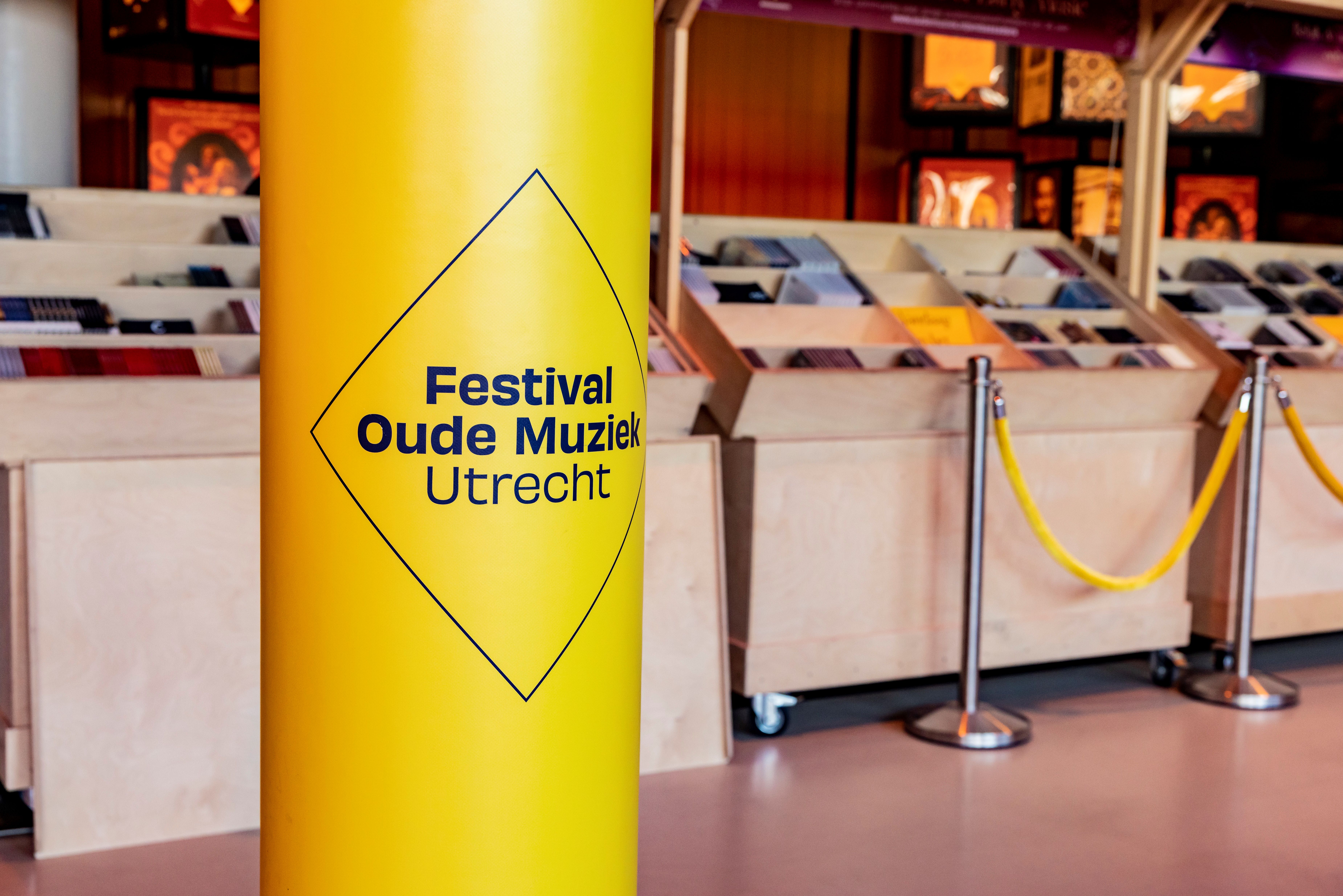 Model.HeaderVisualTitle