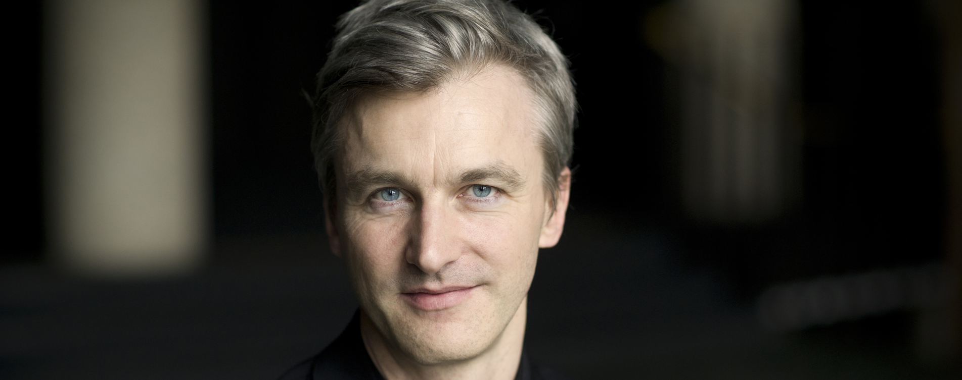 Model.HeaderVisualTitle