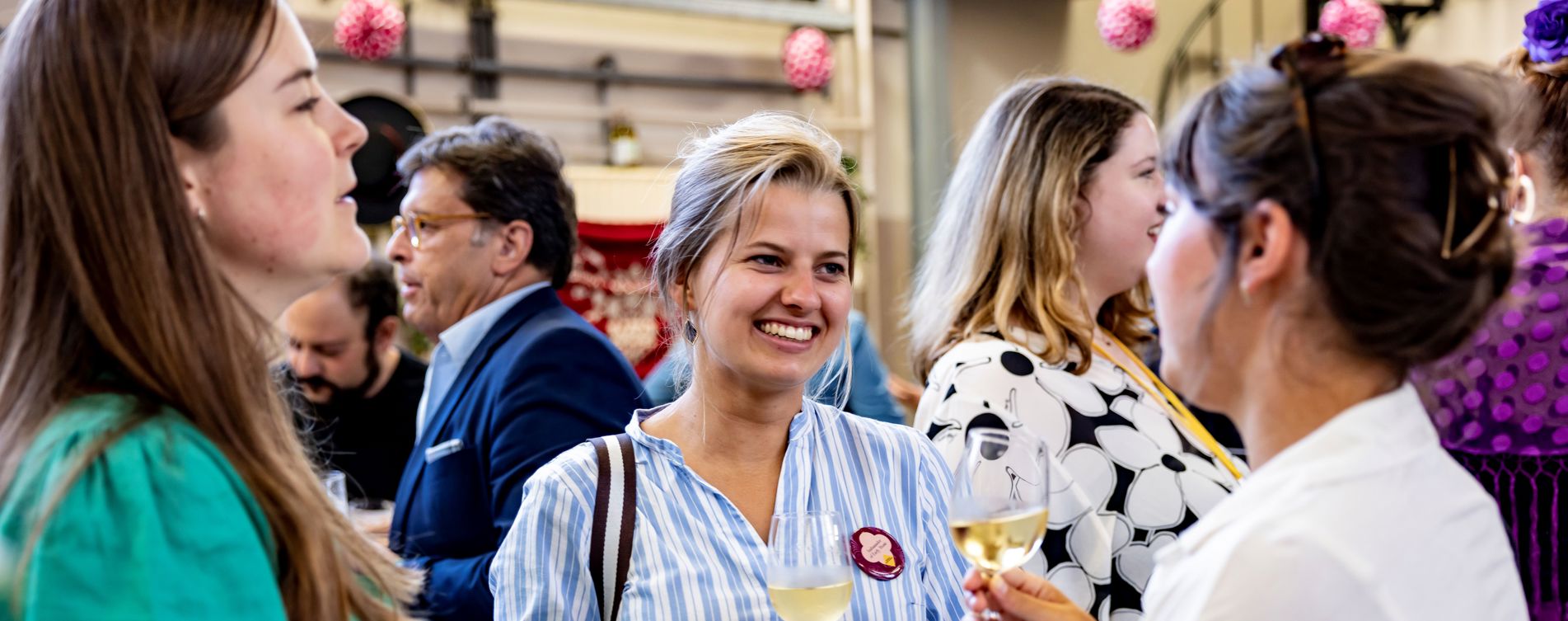 Model.HeaderVisualTitle