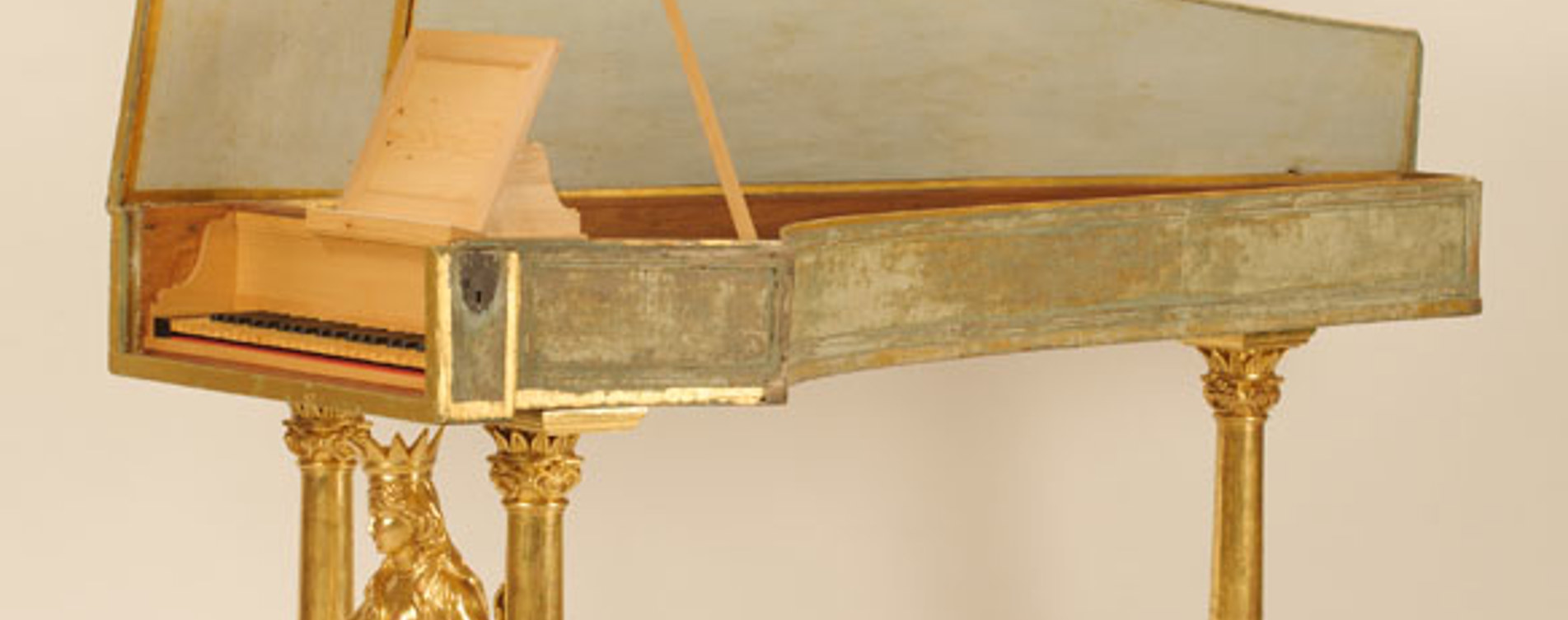 Model.HeaderVisualTitle