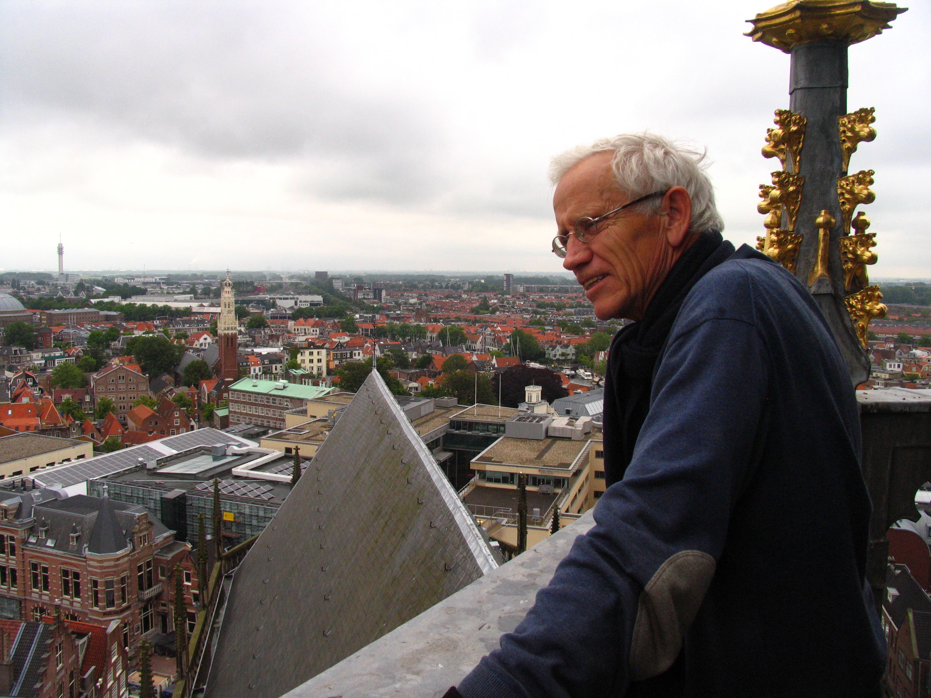 Model.HeaderVisualTitle