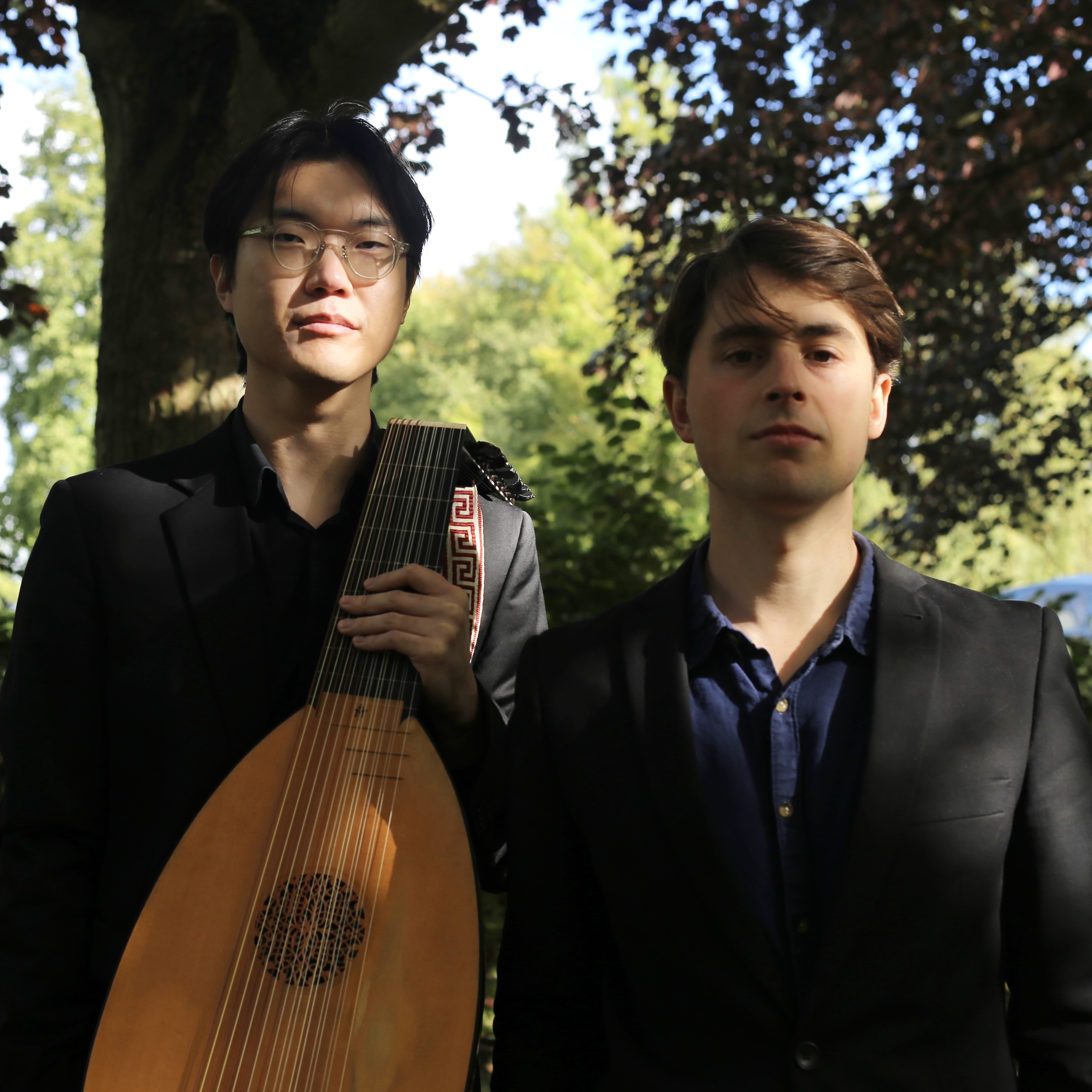 Model.HeaderVisualTitle