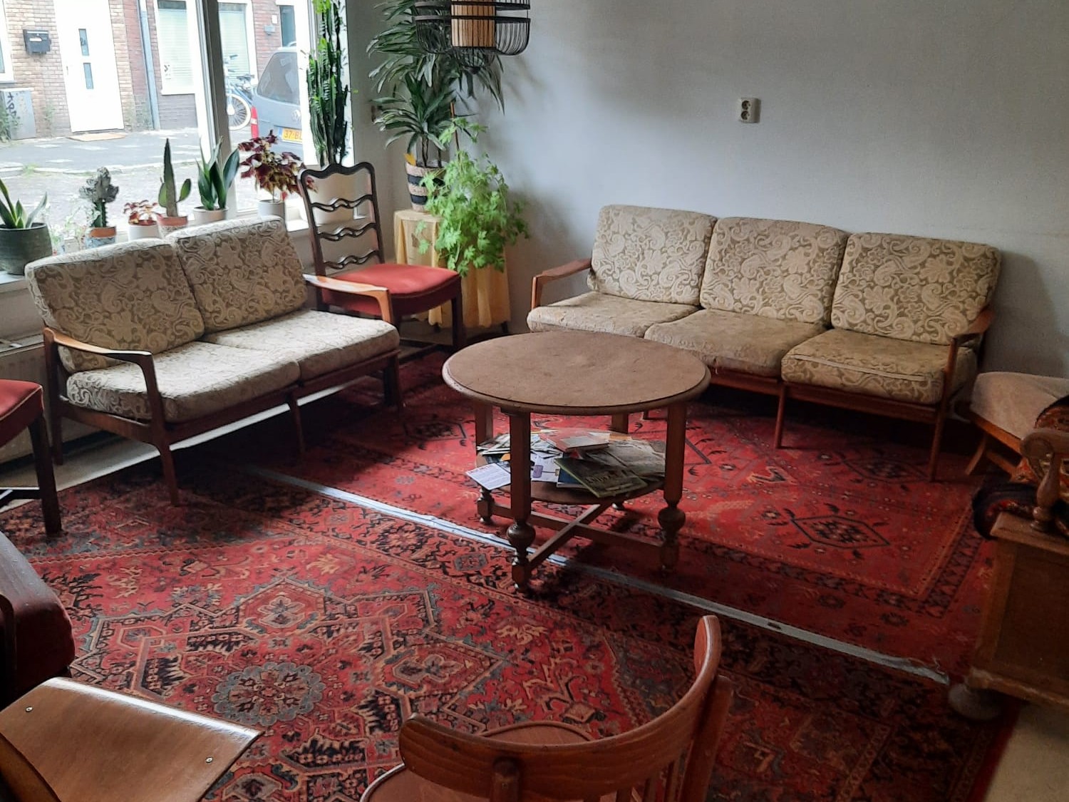 Model.HeaderVisualTitle