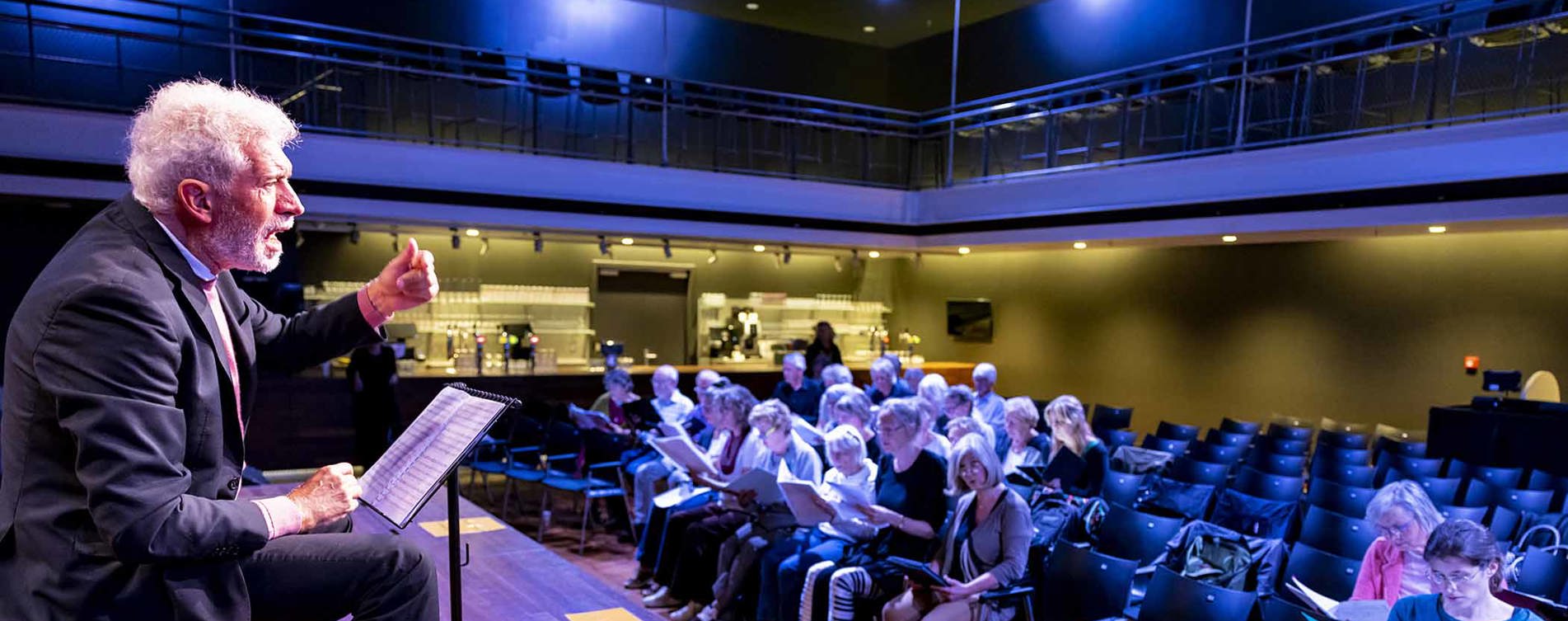 Model.HeaderVisualTitle