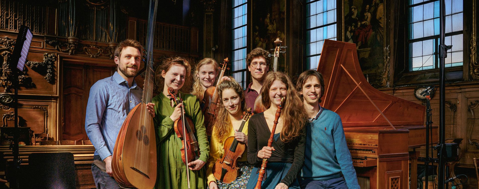 Model.HeaderVisualTitle