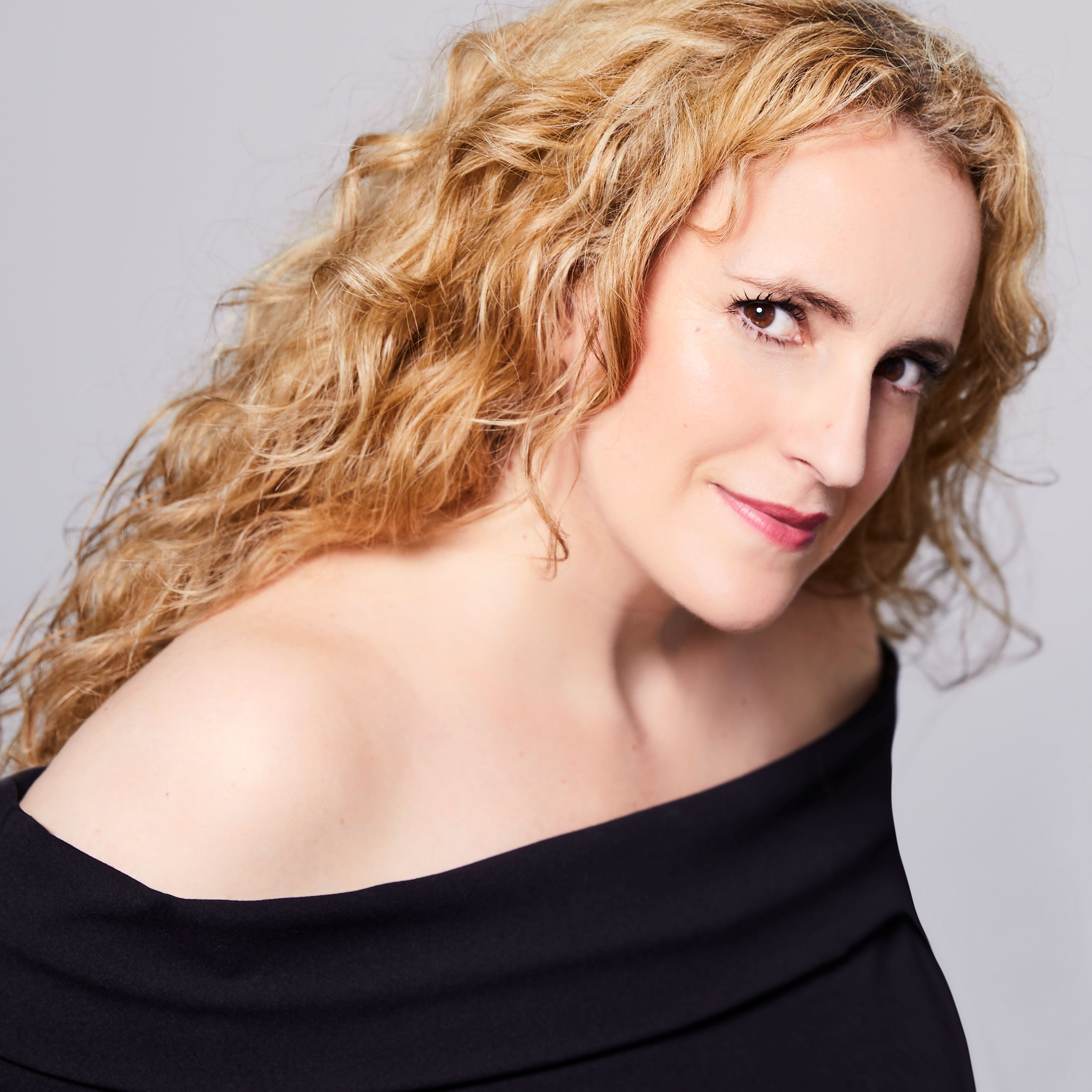 Model.HeaderVisualTitle