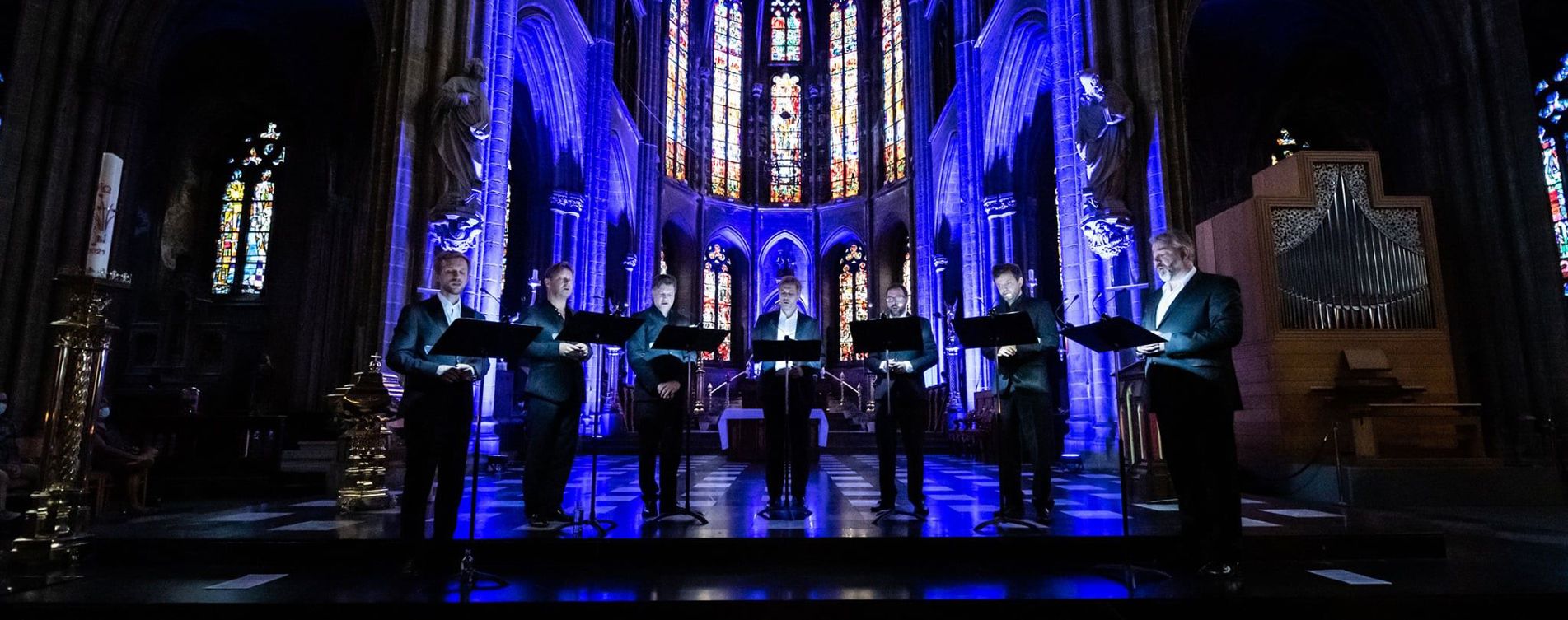 Model.HeaderVisualTitle