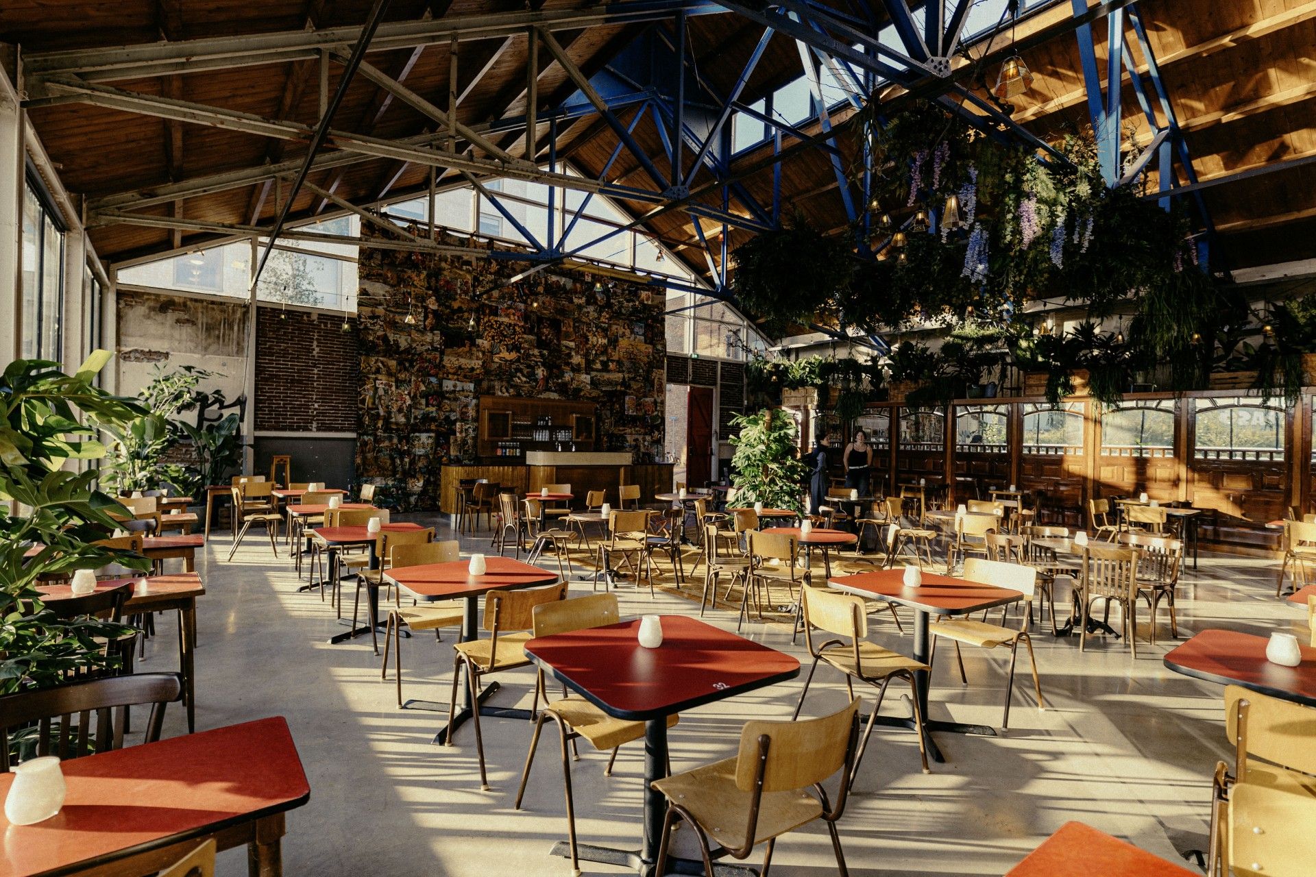 Model.HeaderVisualTitle