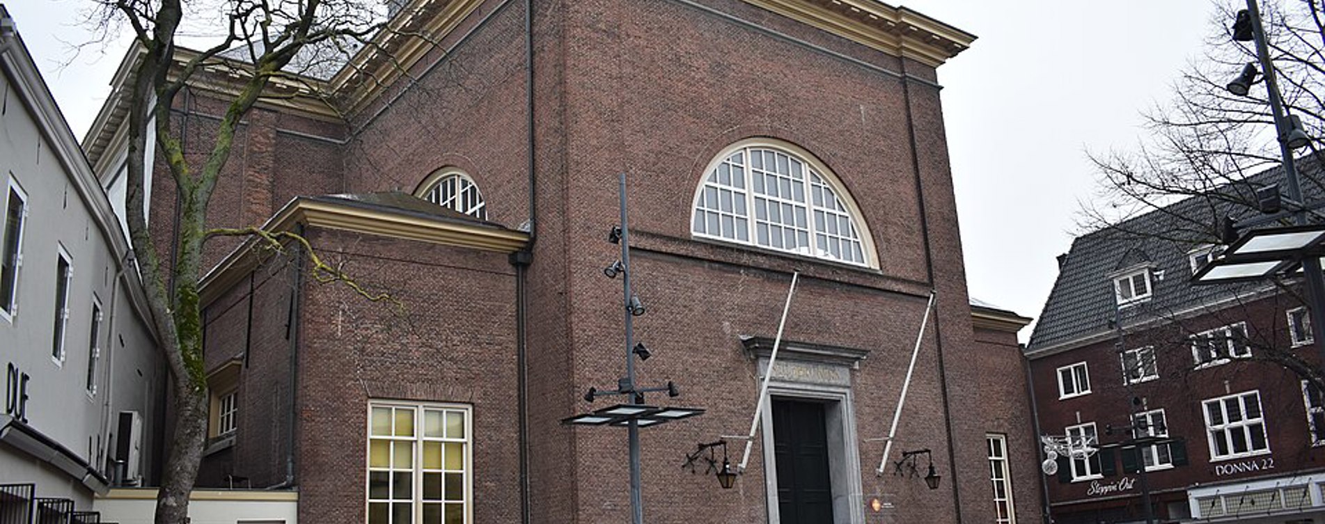 Model.HeaderVisualTitle