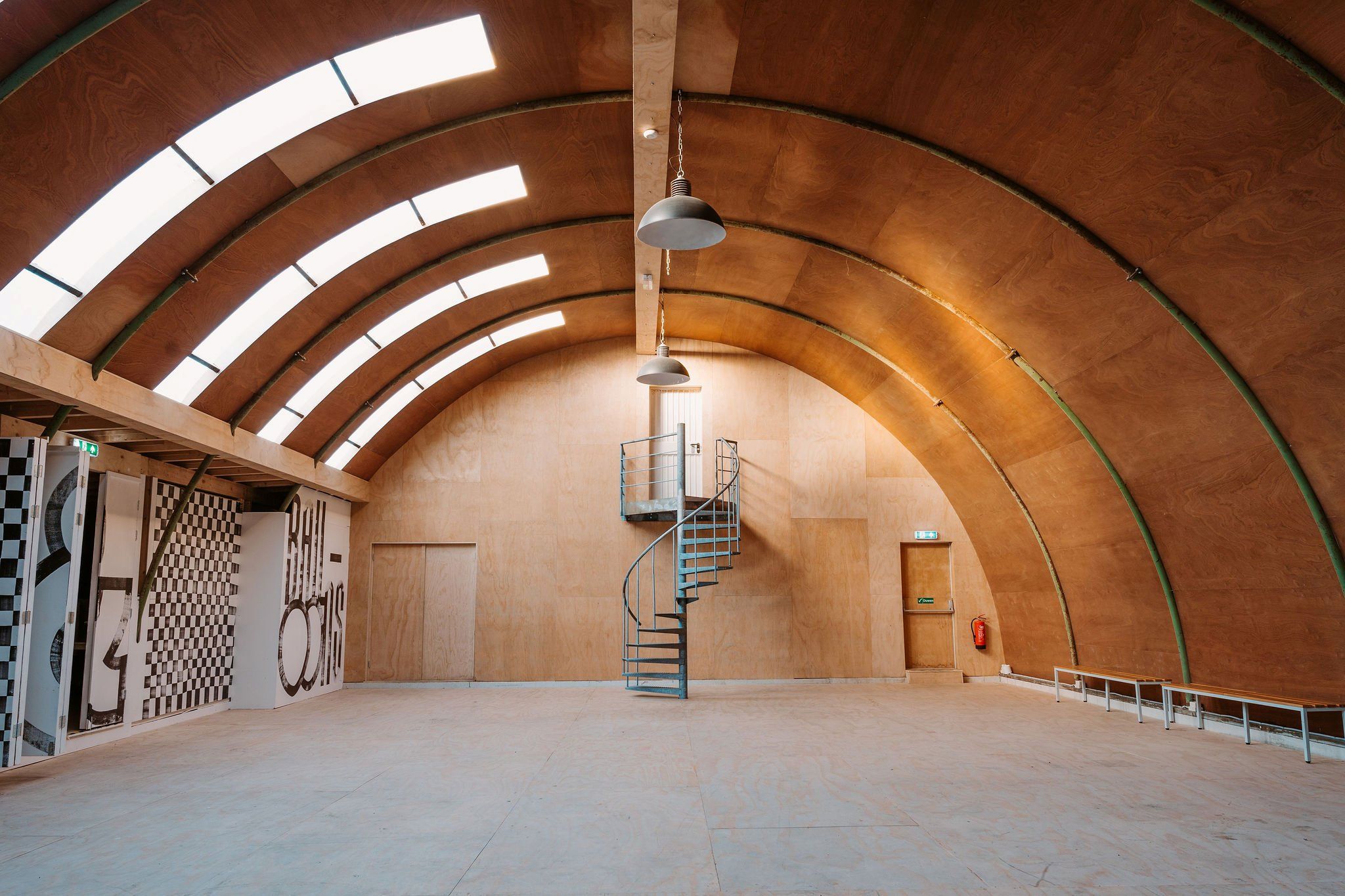 Model.HeaderVisualTitle