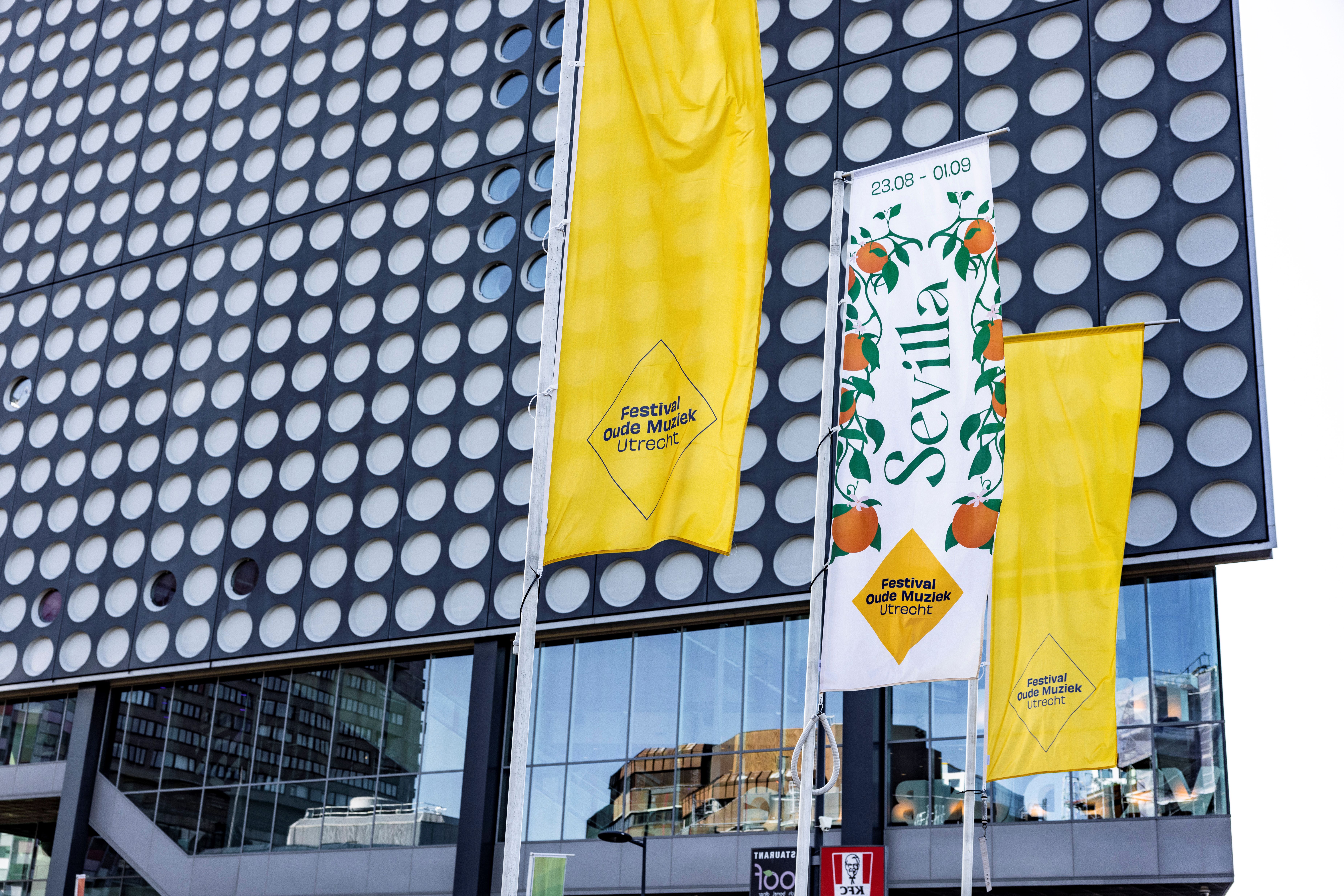 Model.HeaderVisualTitle