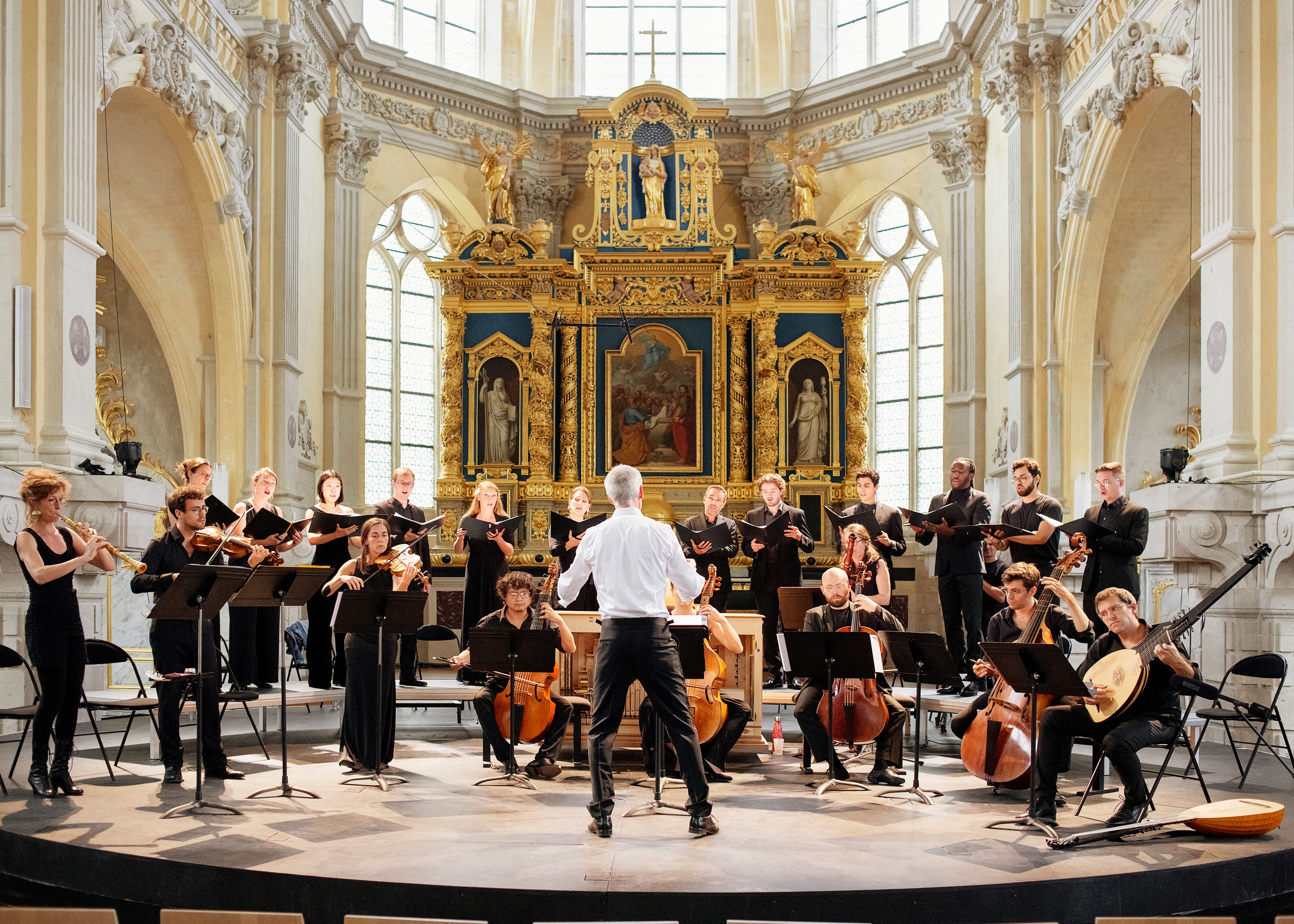 Model.HeaderVisualTitle