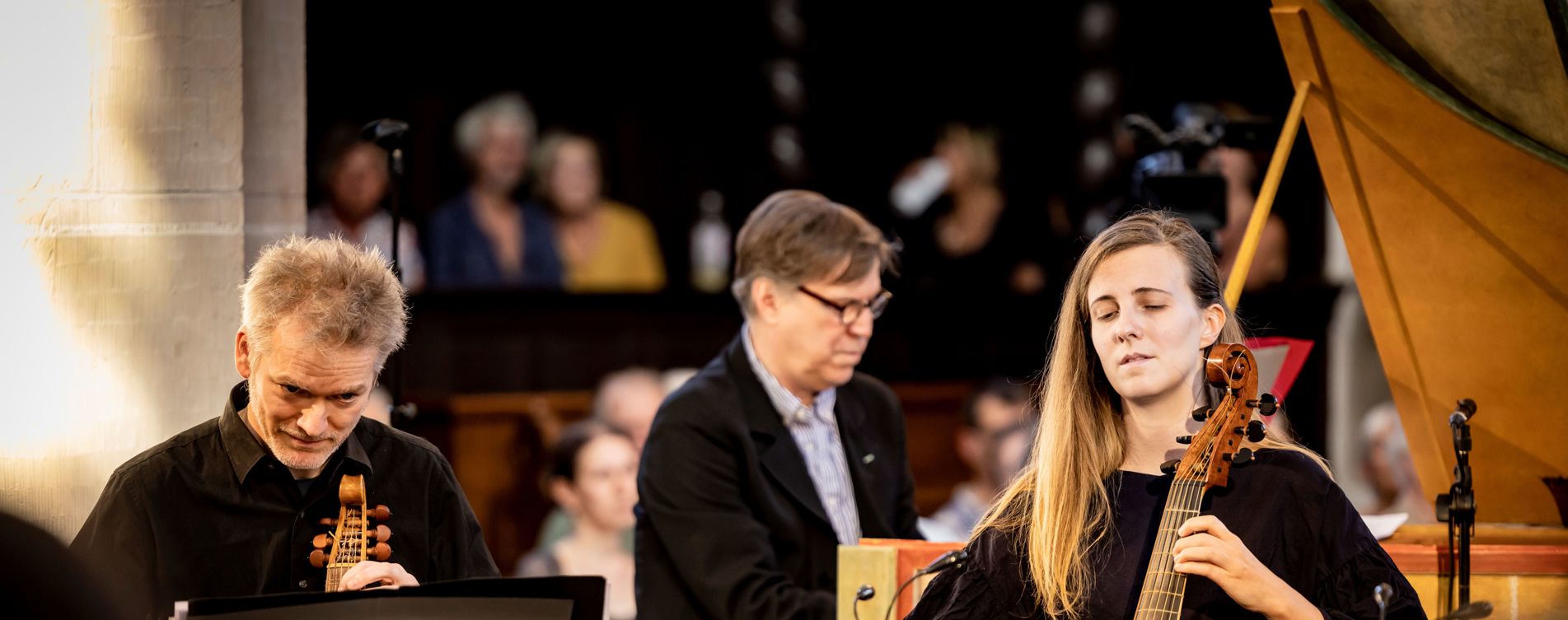 Model.HeaderVisualTitle