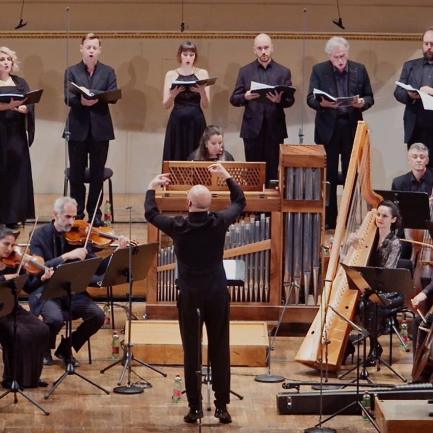 Model.HeaderVisualTitle