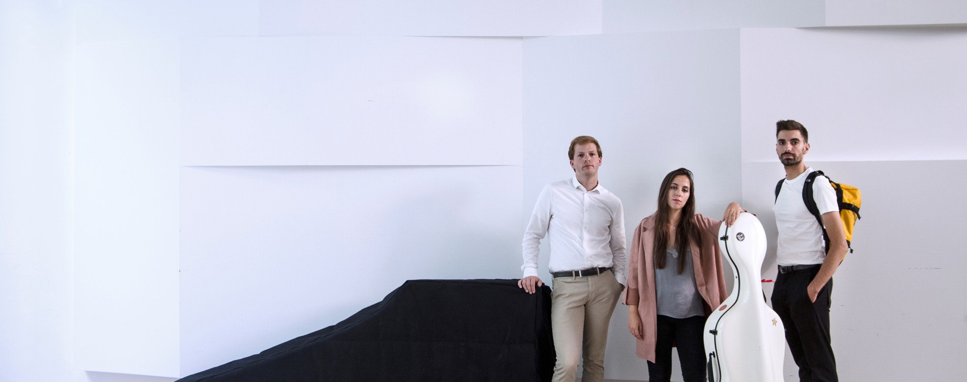 Model.HeaderVisualTitle