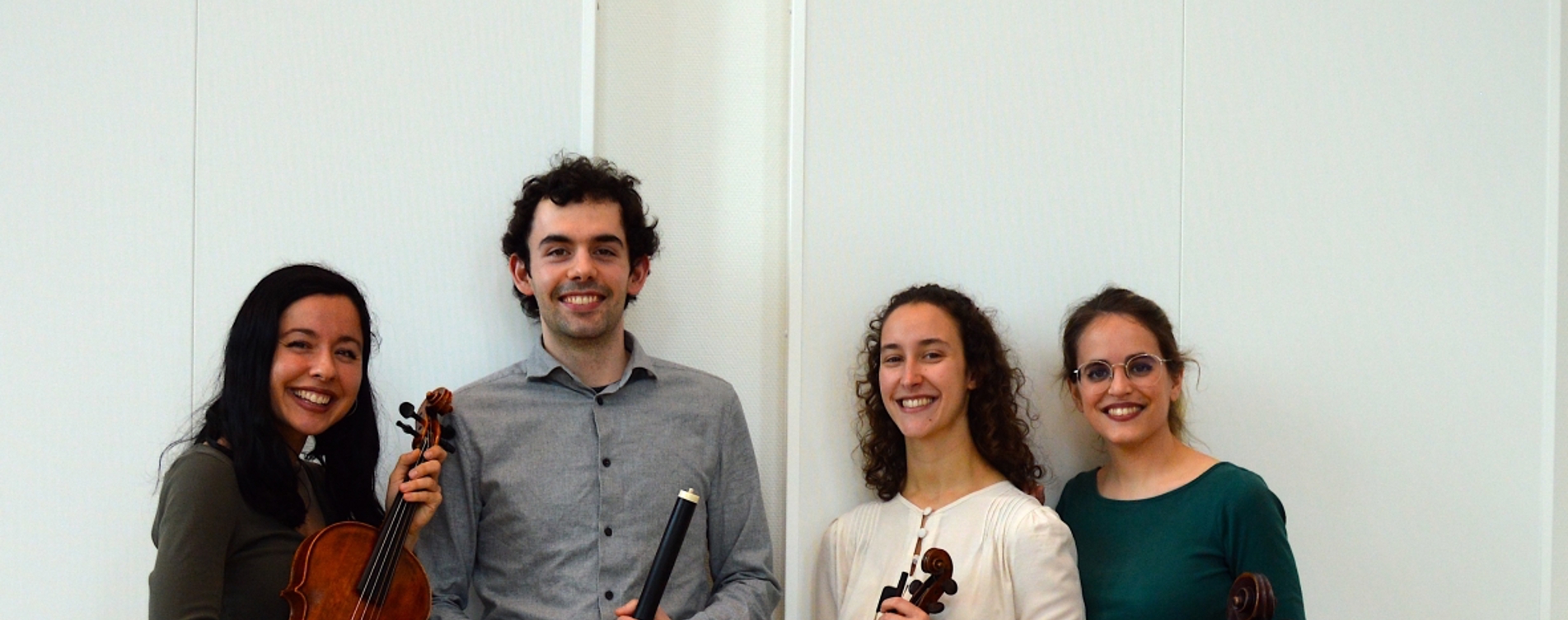 Model.HeaderVisualTitle