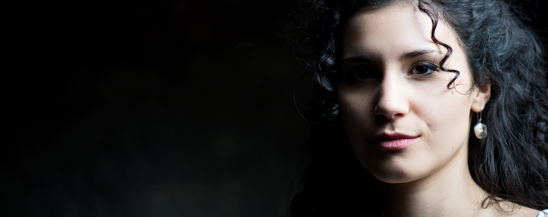 Model.HeaderVisualTitle