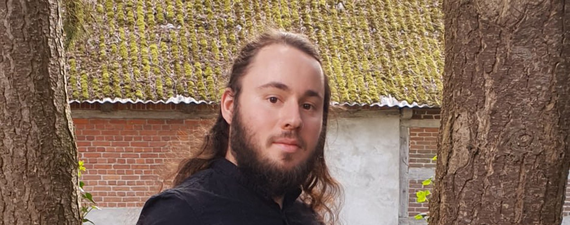 Model.HeaderVisualTitle