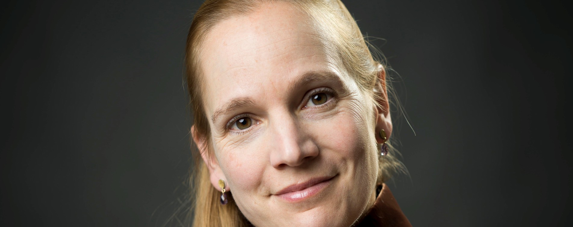 Model.HeaderVisualTitle